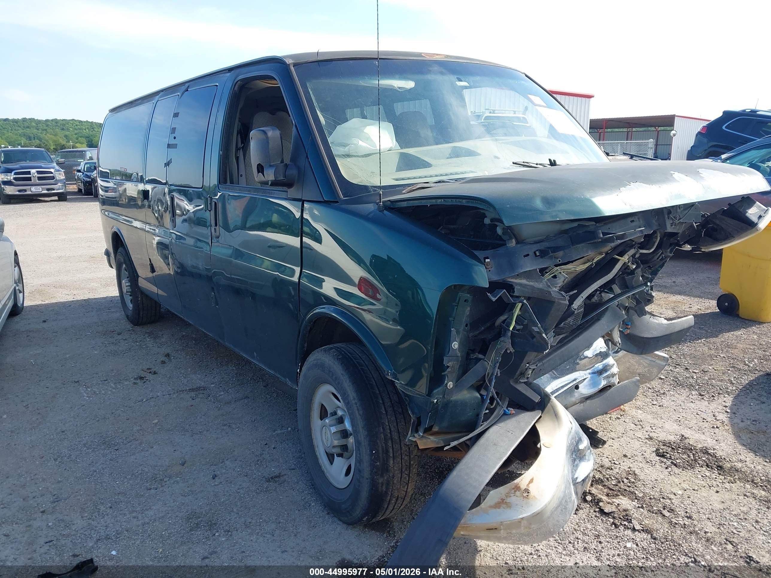 2008 Chevrolet Express Passenger, VIN 1GAHG39KX81200838 — Front end