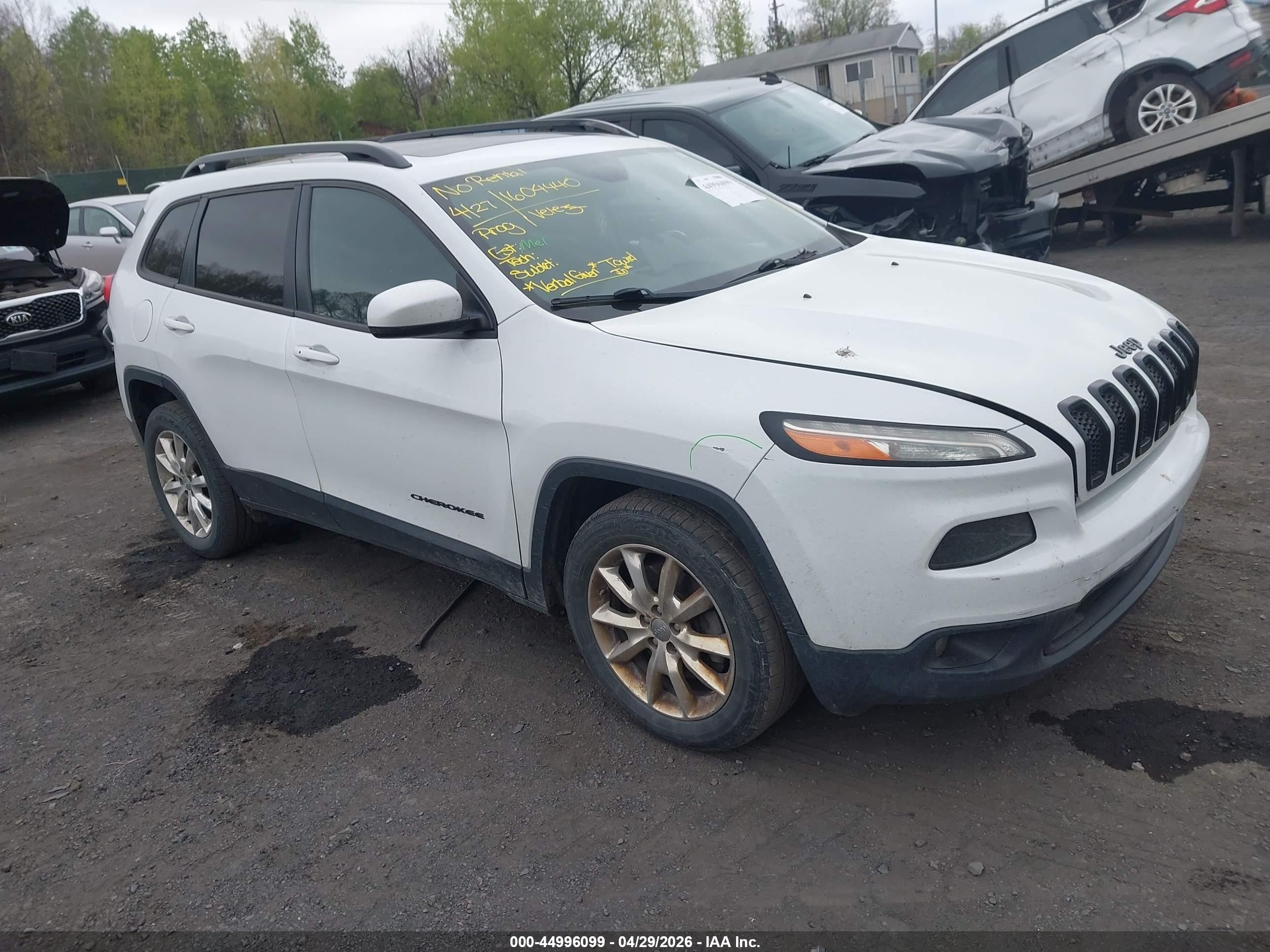 2017 Jeep Cherokee Limited, VIN 1C4PJMDB3HW524718 — Front end