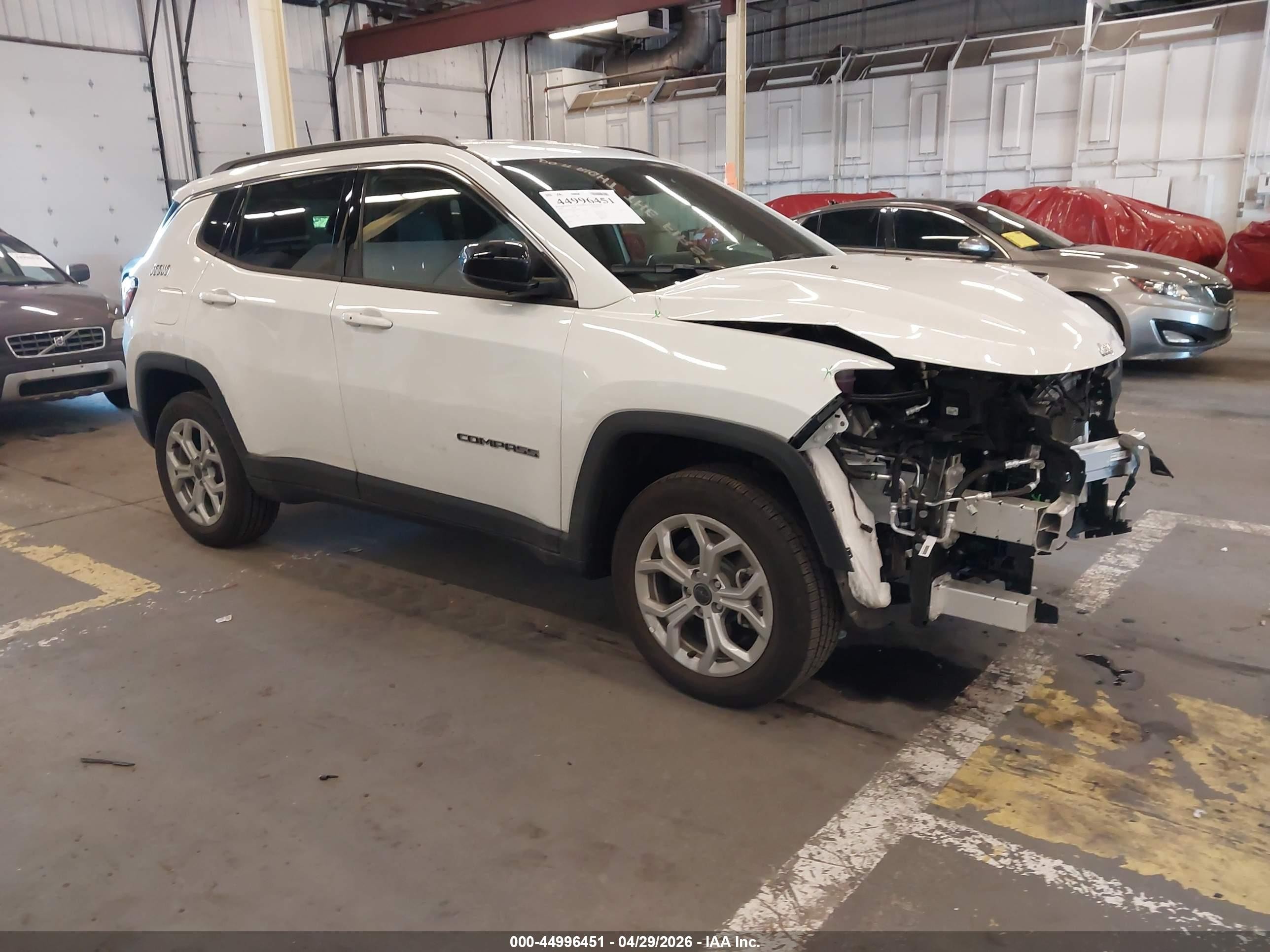 2026 Jeep Compass Latitude Altitude, VIN 3C4NJDBN4TT189987 — Front end