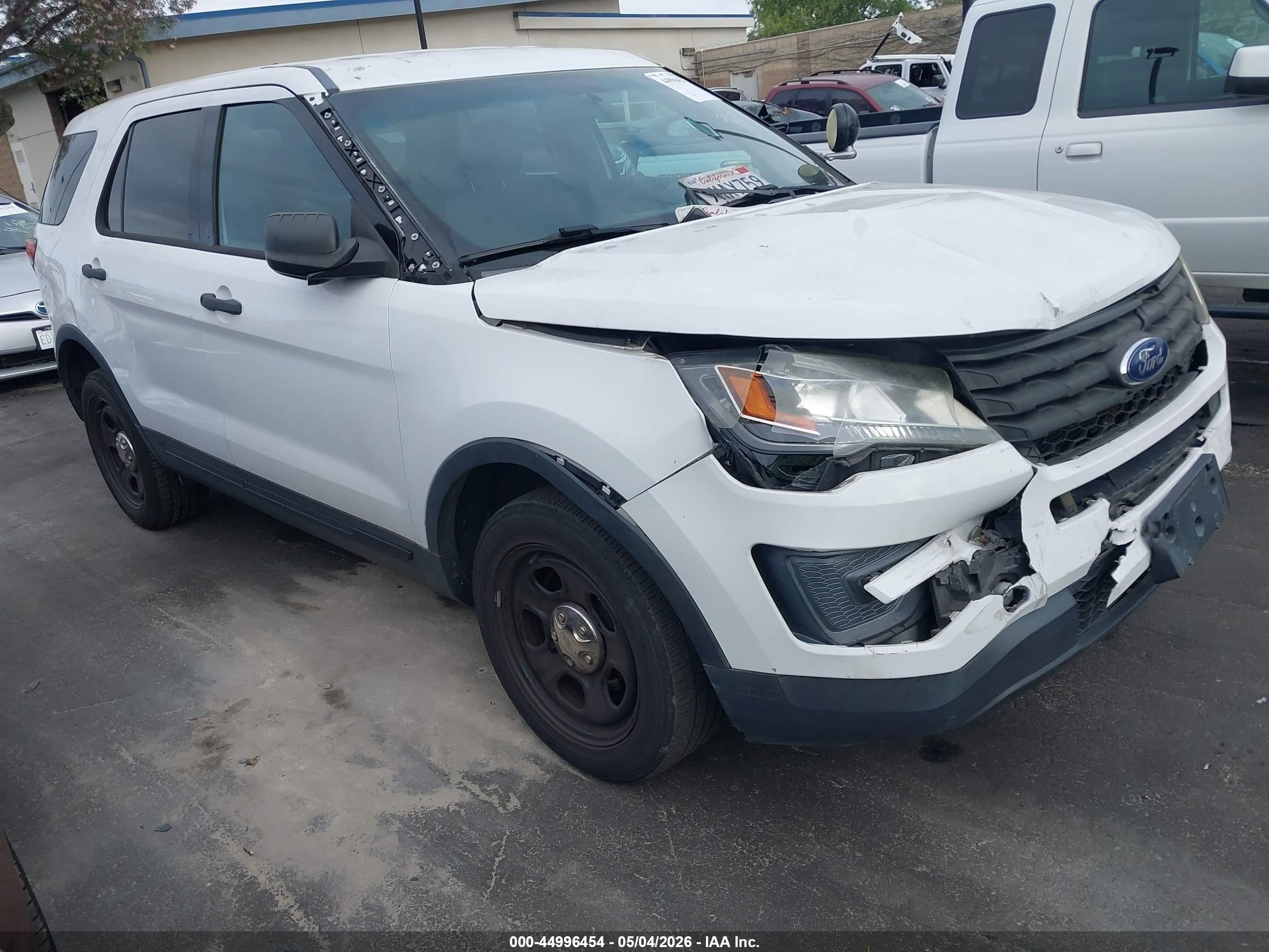 2016 Ford Police Interceptor Utility, VIN 1FM5K8AR8GGD31353 — Перед