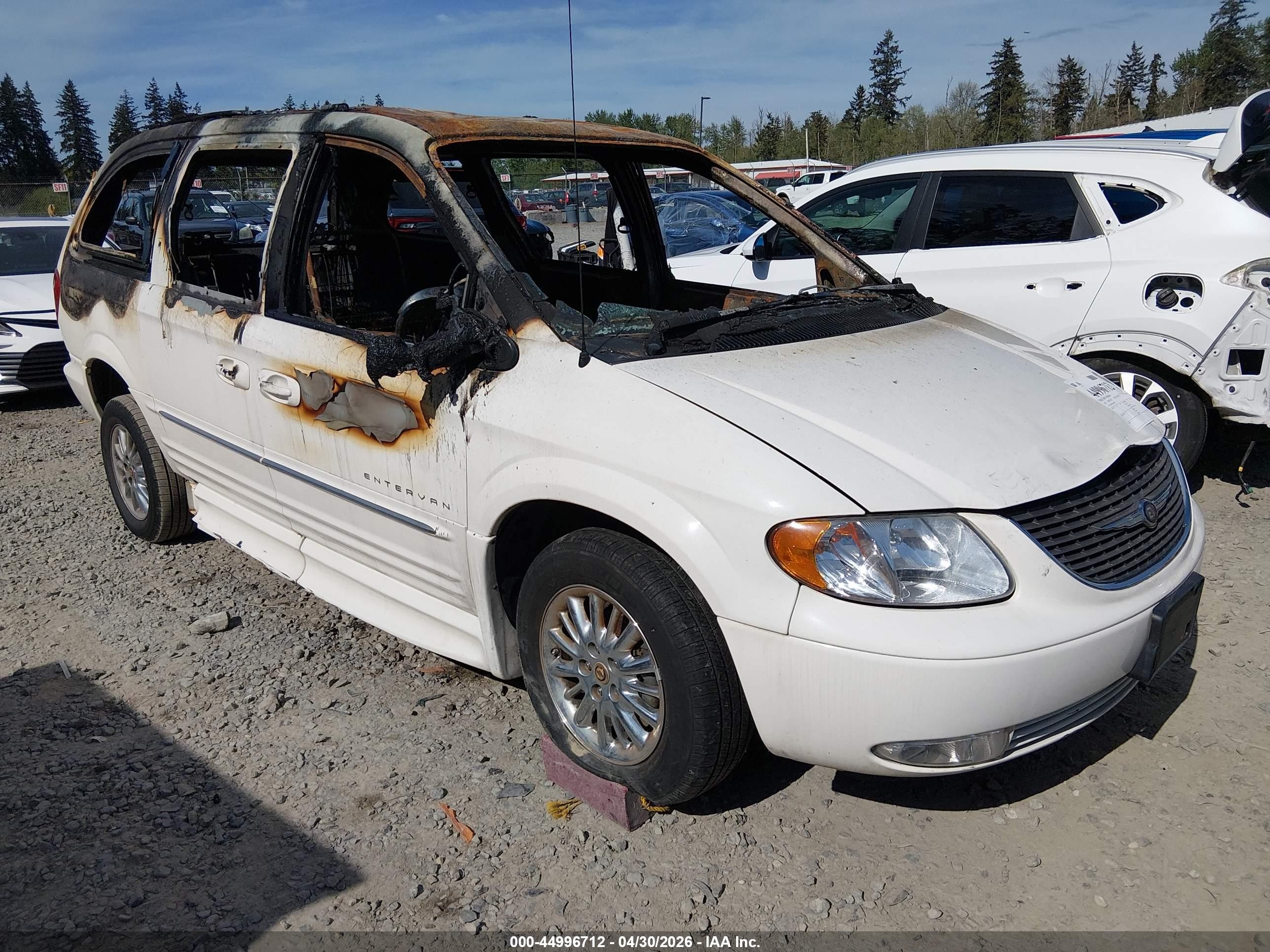 2002 Chrysler Town & Country Limited, VIN 2C8GP64L02R675176 — Пожар в салоне