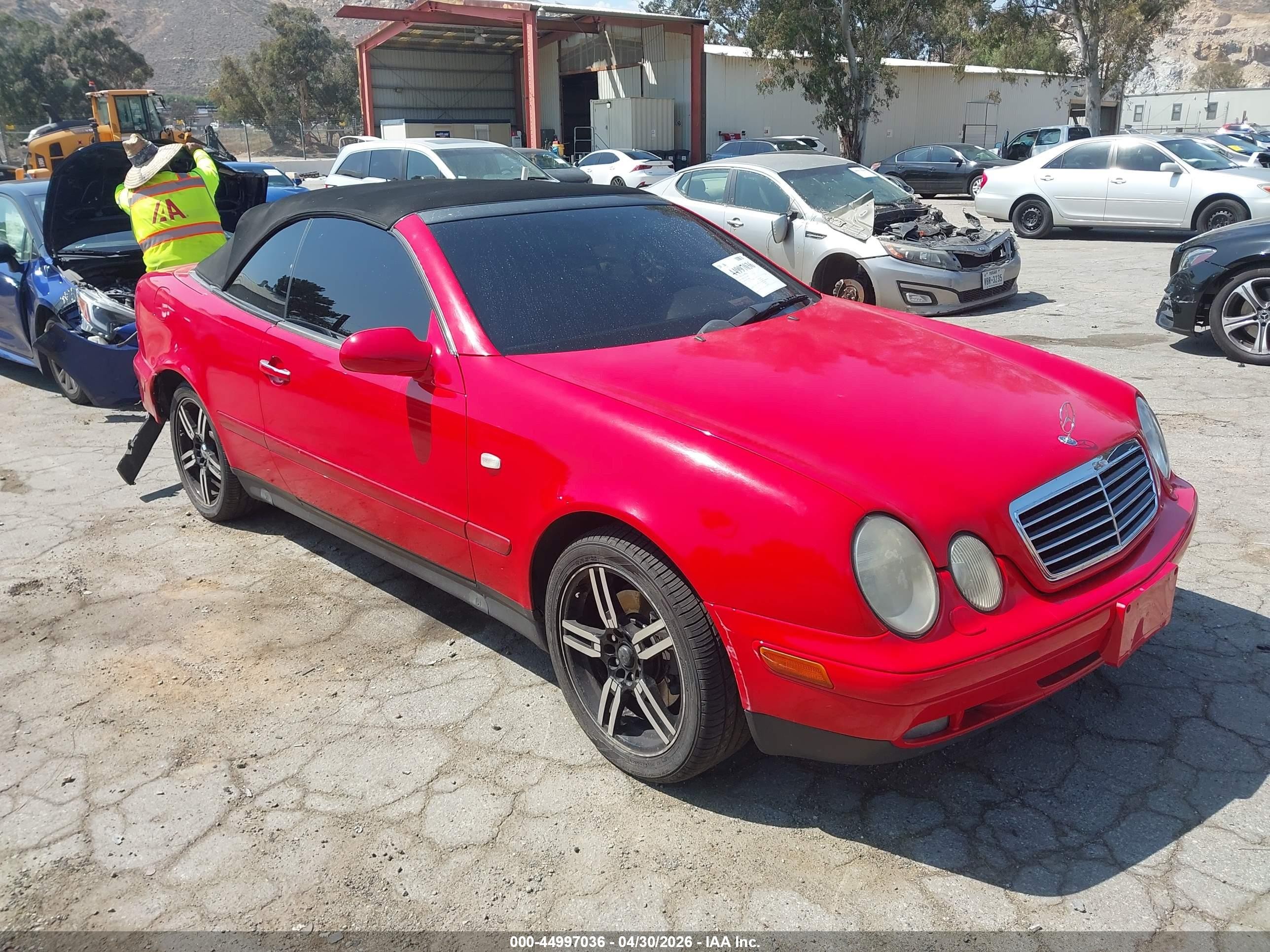 1999 Mercedes-Benz CLK 320/430, VIN WDBLK65G0XT008851 — Rear end