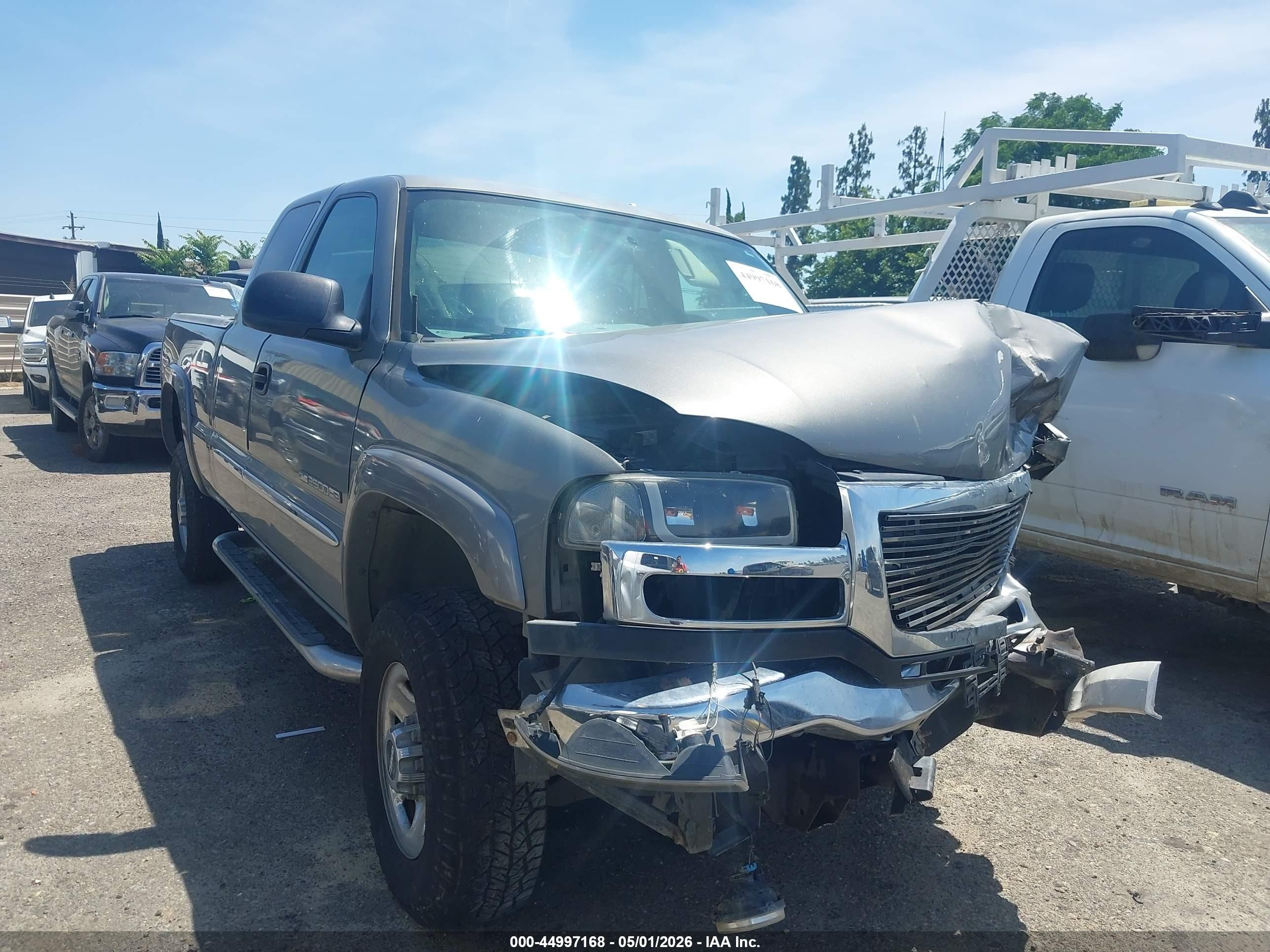 2006 GMC Sierra 2500HD SLE, VIN 1GTHC29G76E180241 — Перед