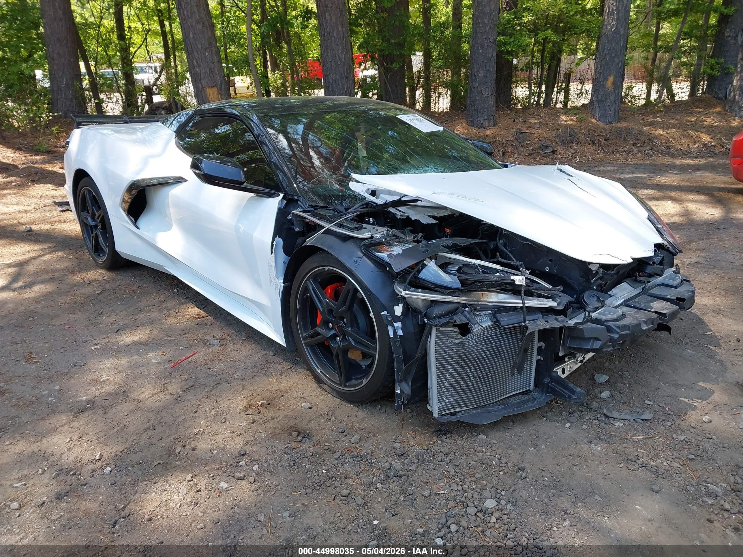 2021 Chevrolet Corvette 2LT, VIN 1G1YB3D44M5109493 — Front end