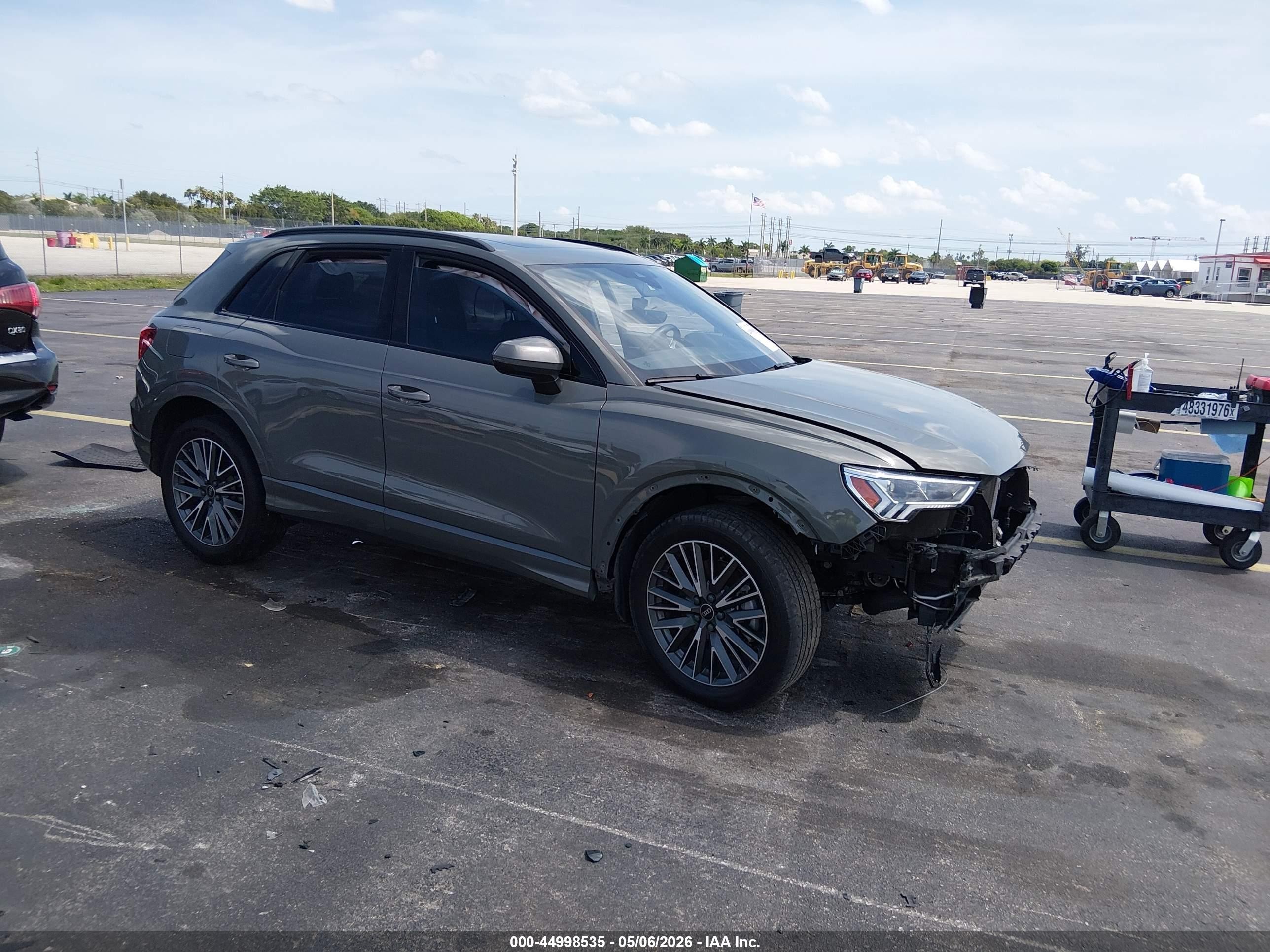 2023 Audi Q3 Premium, VIN WA1AUCF3XP1124769 — Бок