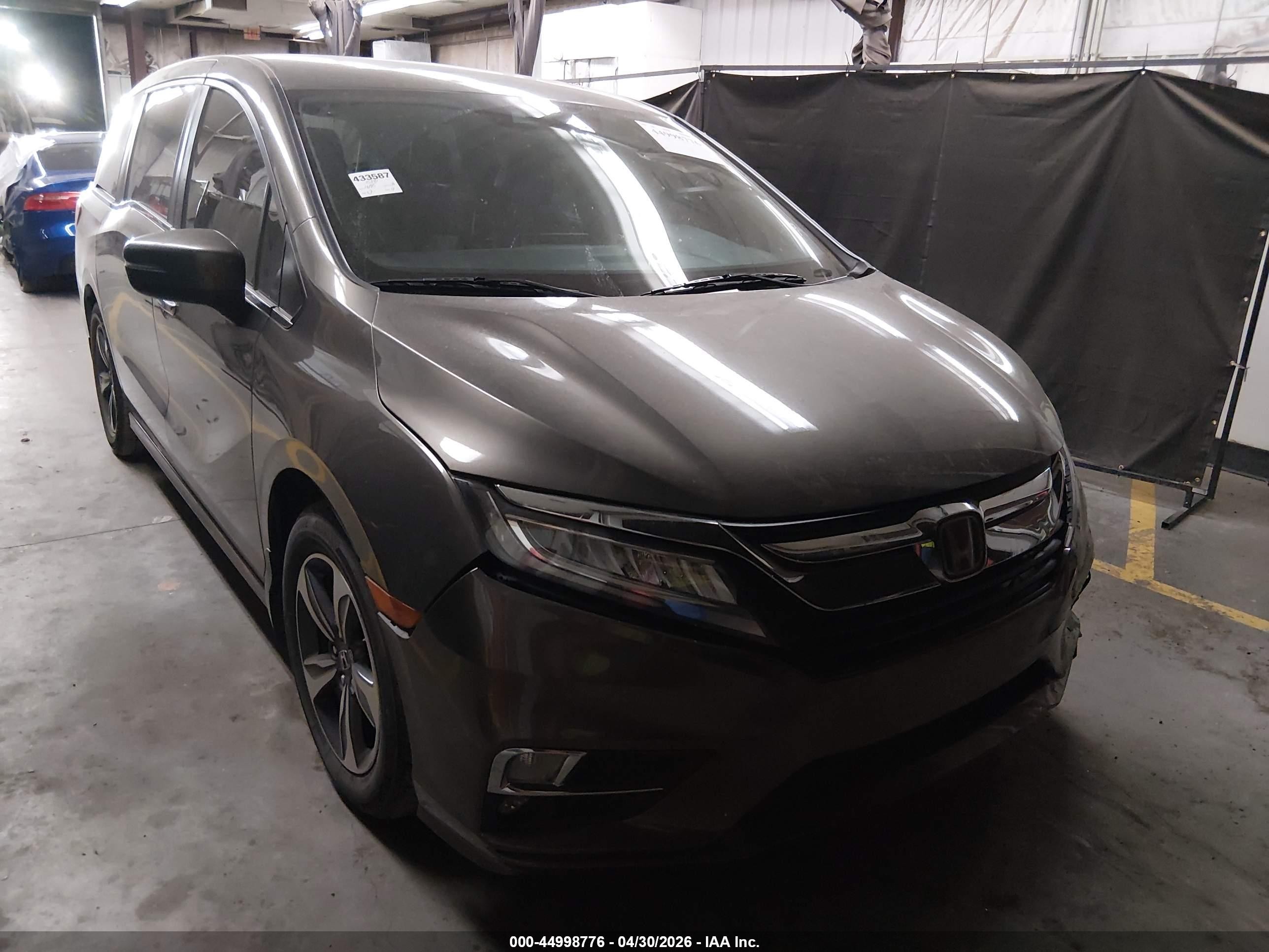 2020 Honda Odyssey Touring, VIN 5FNRL6H88LB002225 — Front end