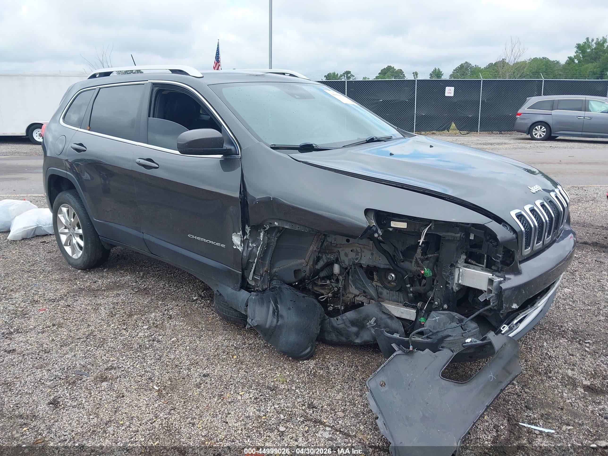 2015 Jeep Cherokee Limited, VIN 1C4PJMDS3FW682800 — Перед