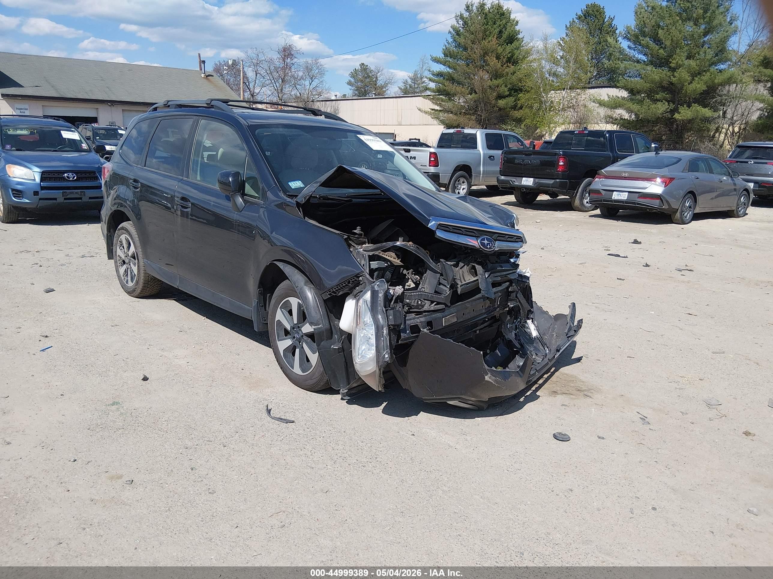 2017 Subaru Forester Premium, VIN JF2SJAECXHH411726 — Front end