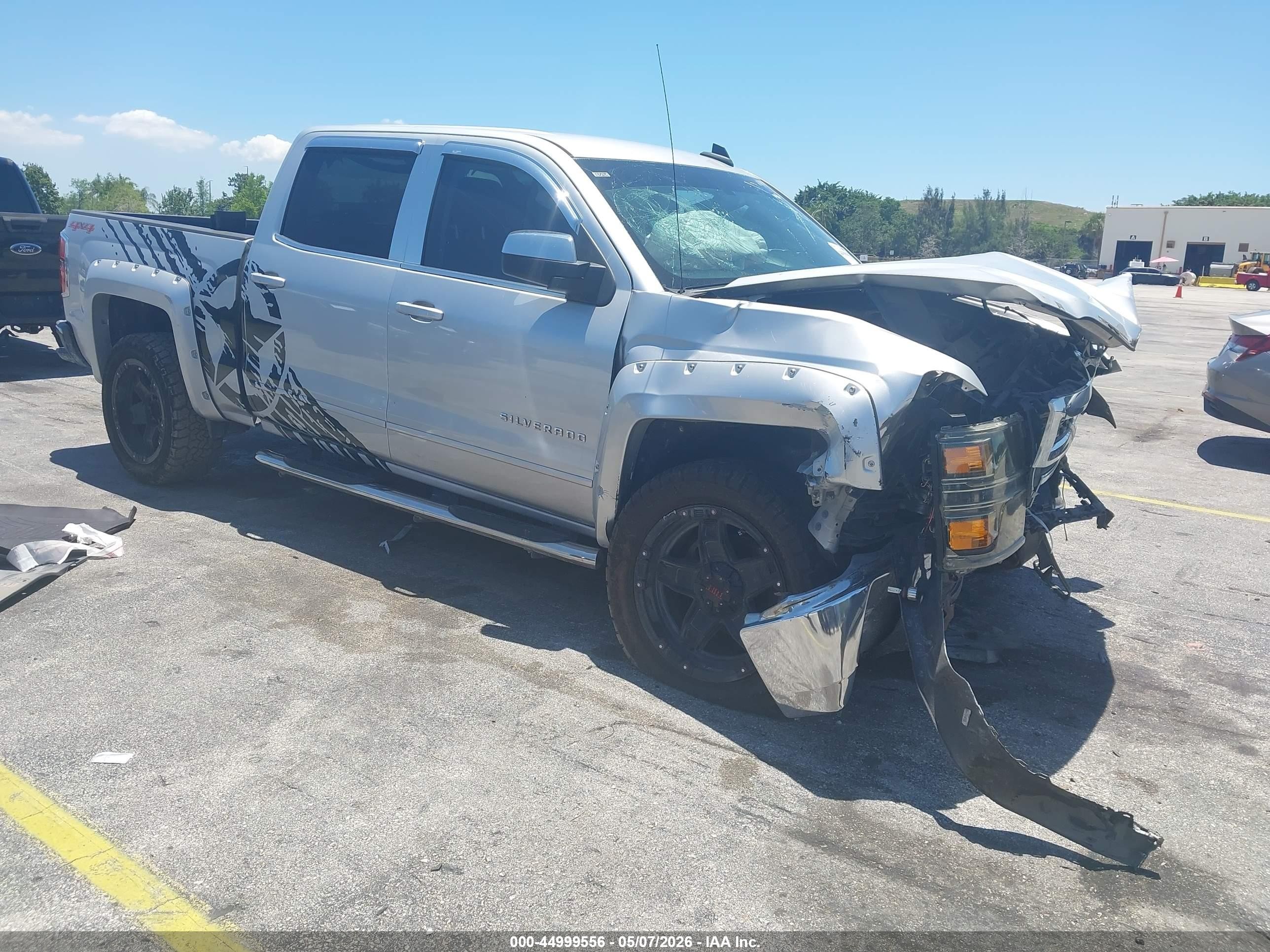 2015 Chevrolet Silverado 1500 LT, VIN 3GCUKREH3FG388960 — Front end