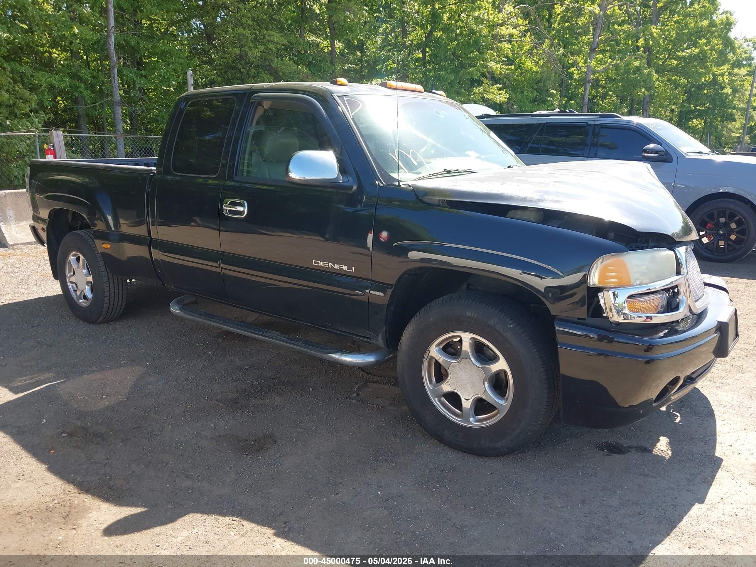 2003 GMC Sierra Denali, VIN 2GTFK69U331387973 — Front end