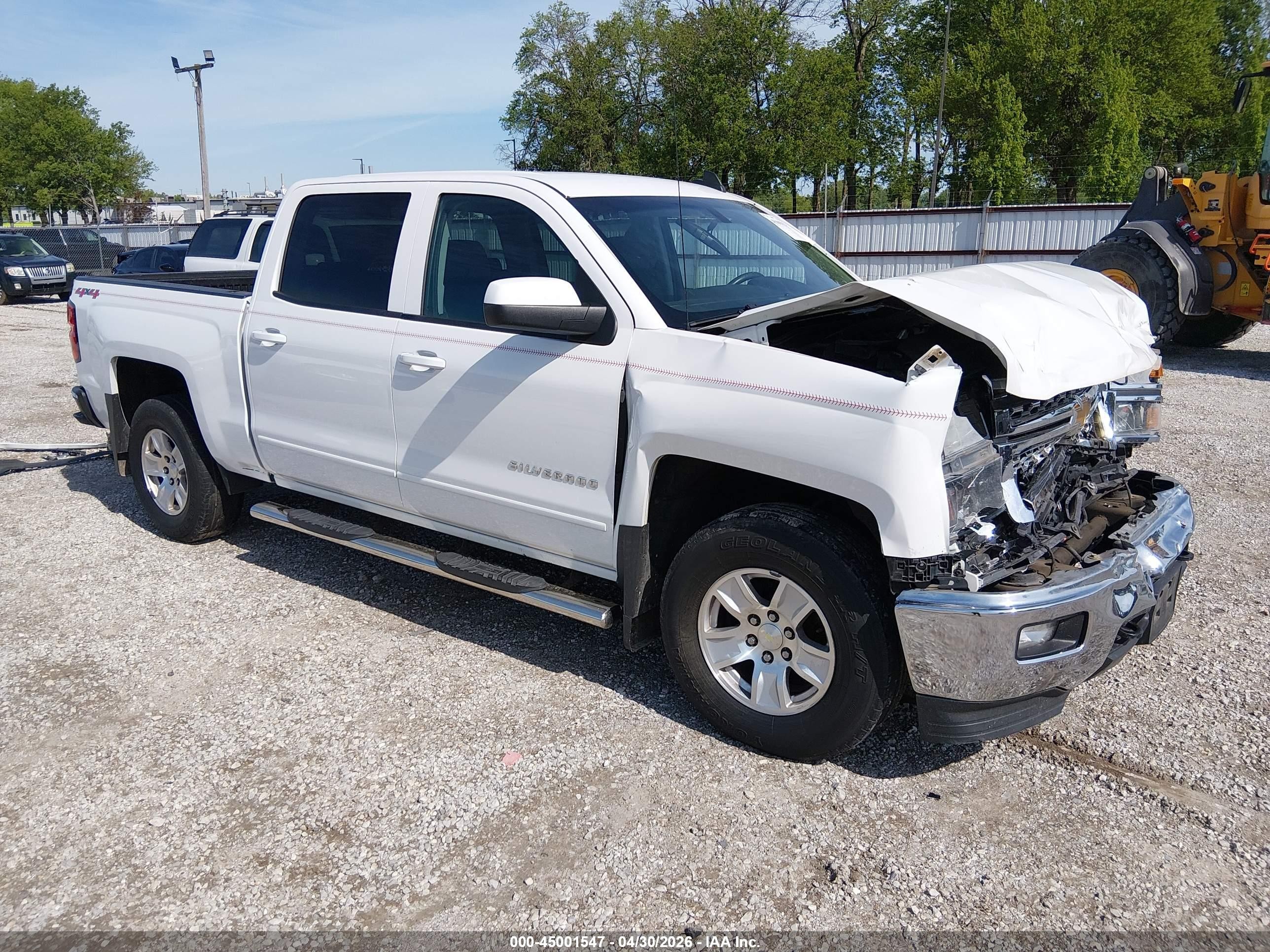 2015 Chevrolet Silverado 1500 LT, VIN 3GCUKREC5FG121419 — Front end