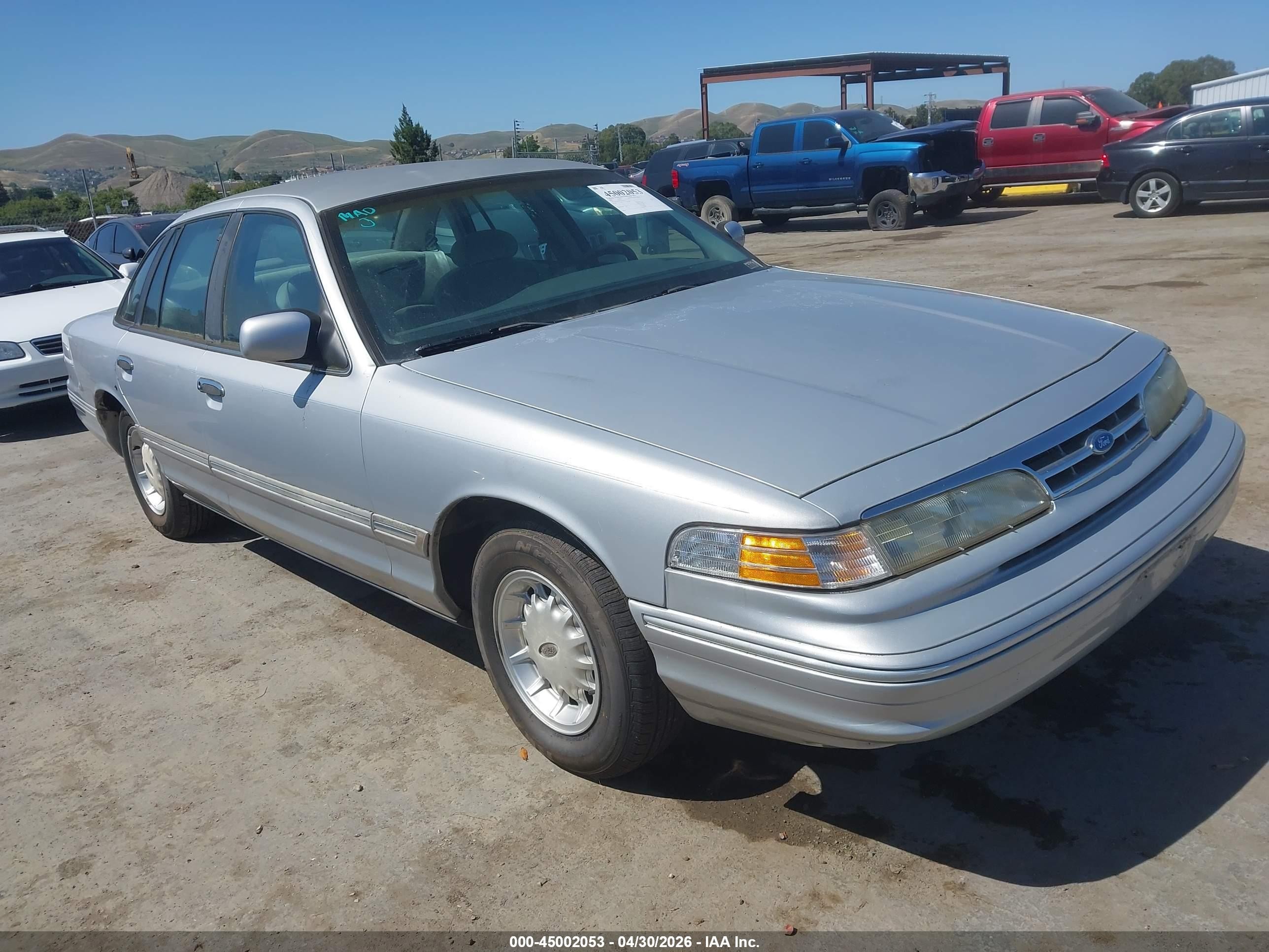 1997 Ford Crown Victoria LX, VIN 2FALP74W0VX163276 — Normal wear