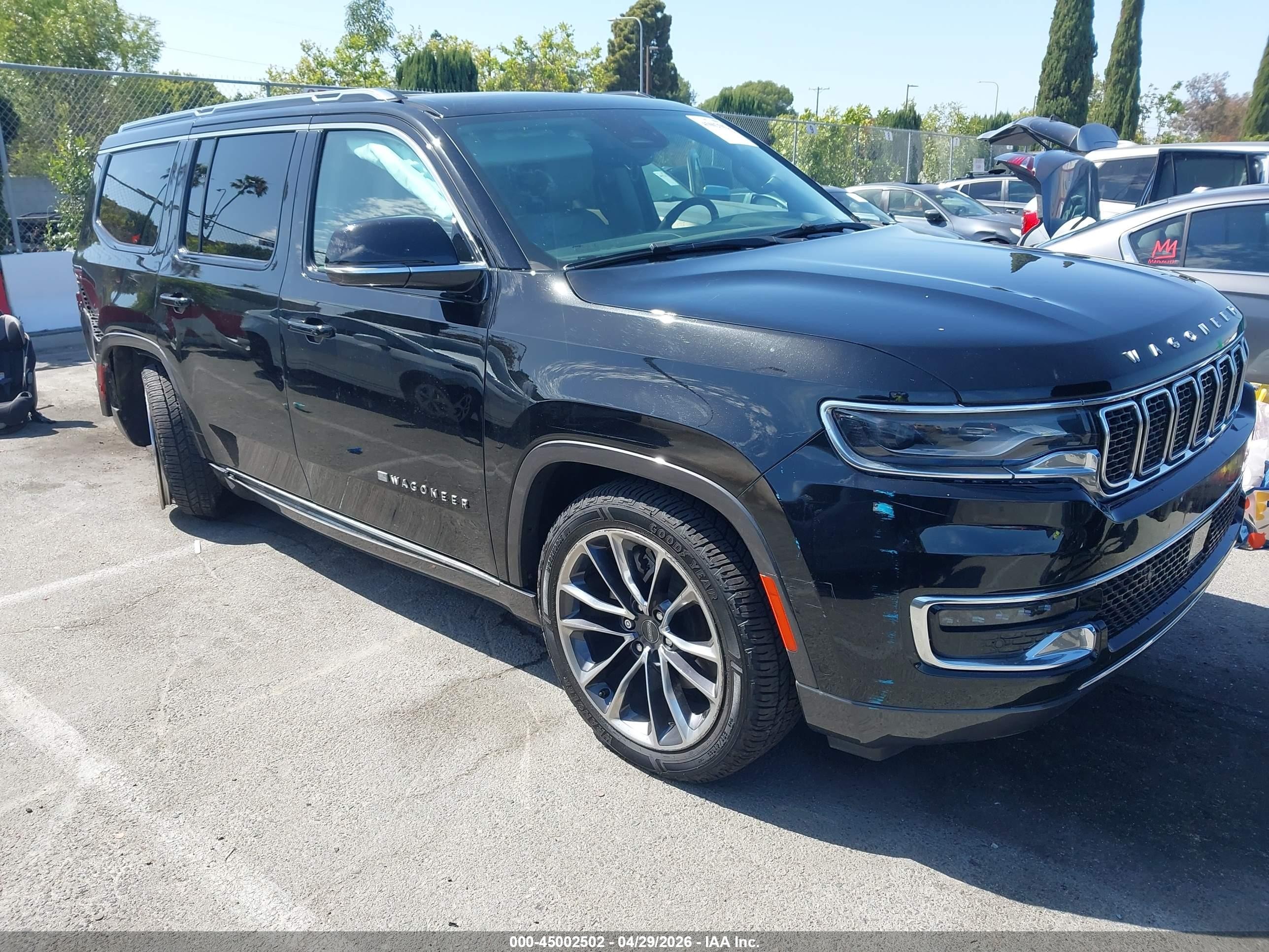 2022 Jeep Wagoneer Series III, VIN 1C4SJVDT9NS205366 — Зад