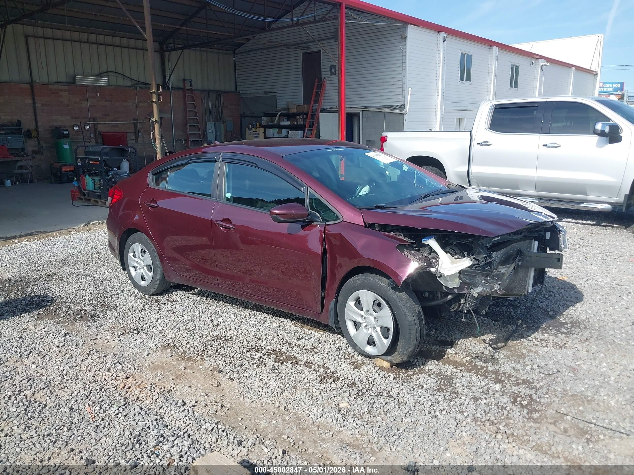 2018 Kia Forte LX, VIN 3KPFK4A76JE281768 — Front end