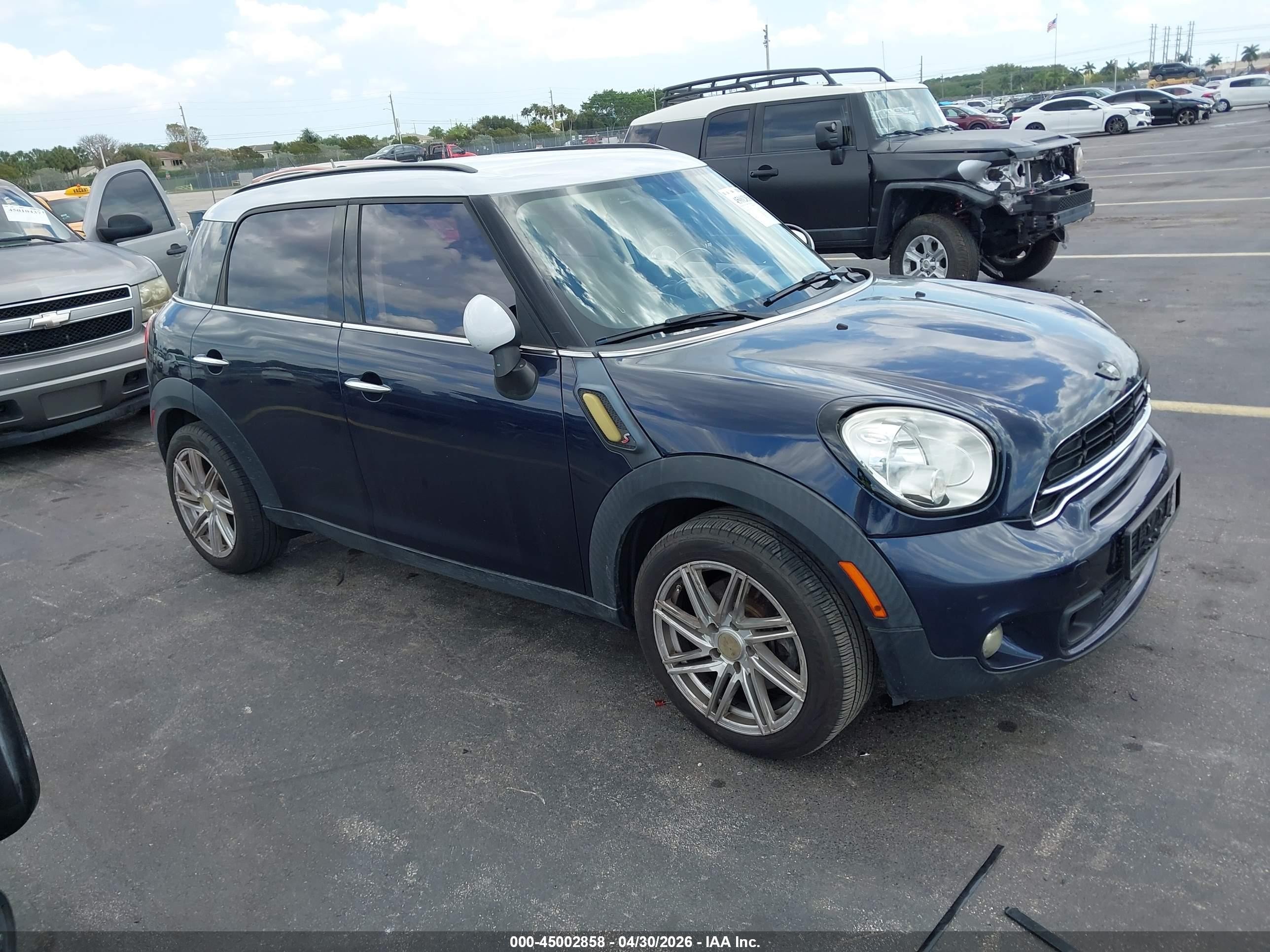 2015 MINI Countryman S, VIN WMWZC3C51FWT03055 — Днище