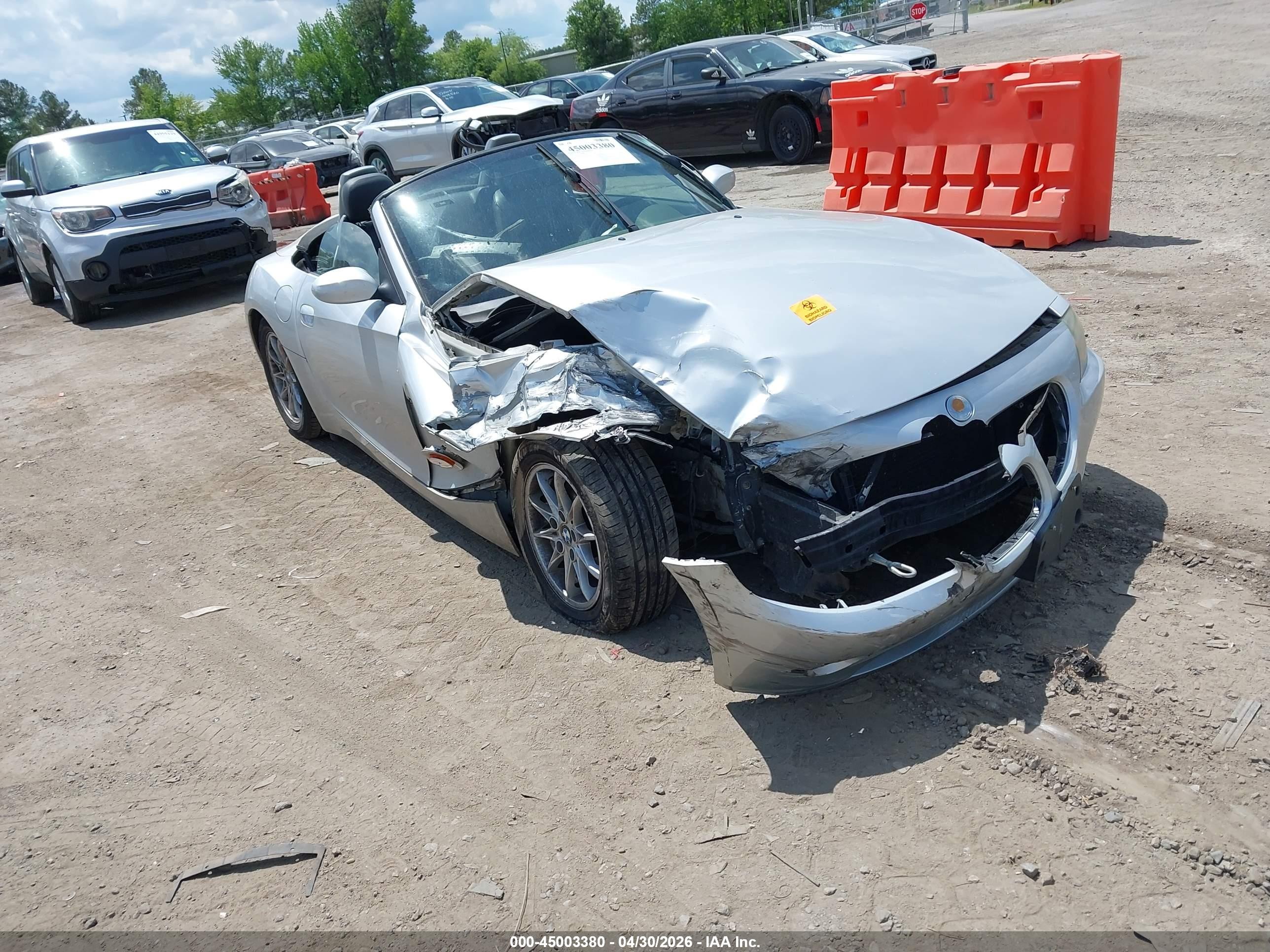 2003 BMW Z4 2.5i, VIN 4USBT33453LR64610 — Перед