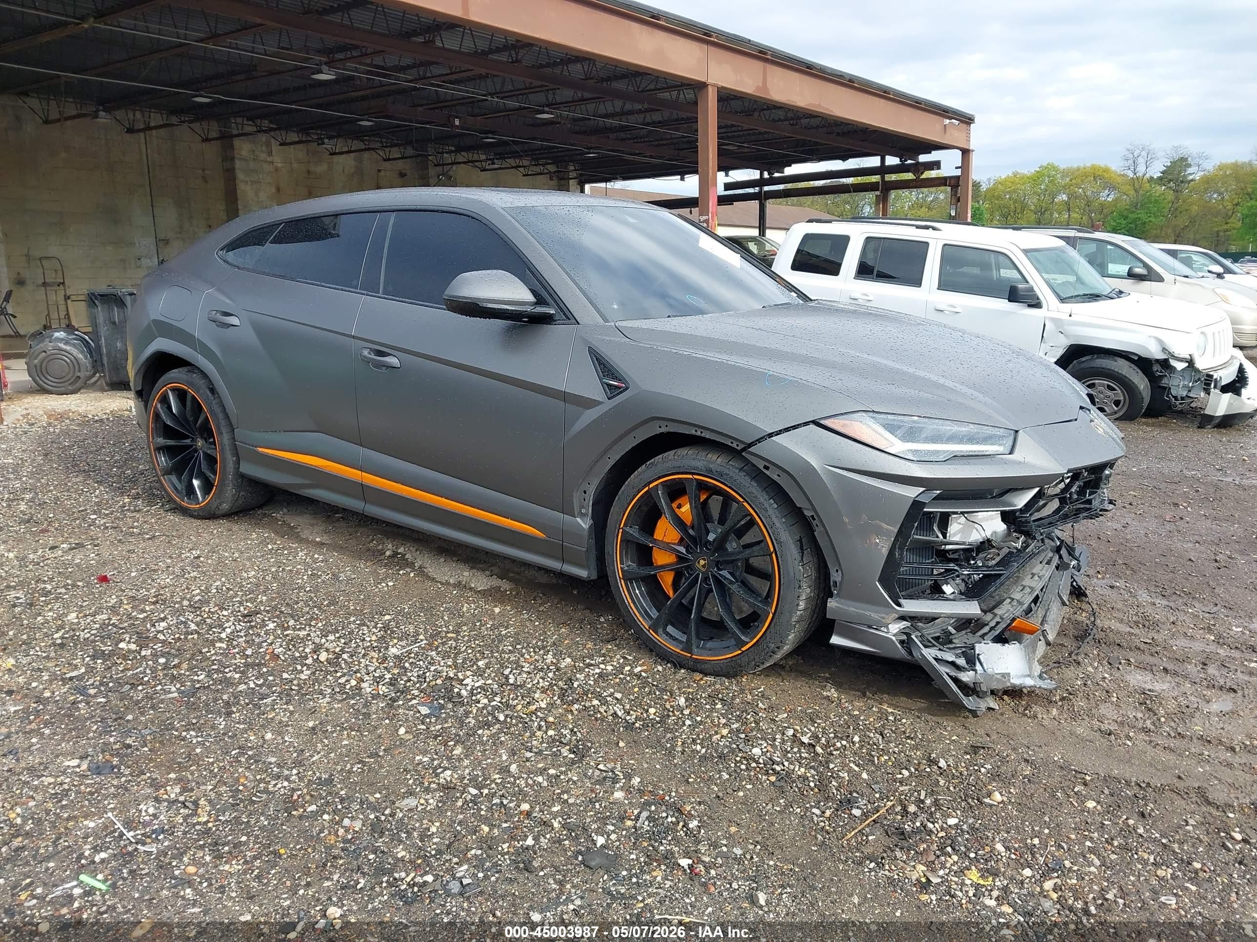 2022 Lamborghini Urus, VIN ZPBUA1ZLXNLA19302 — Front end