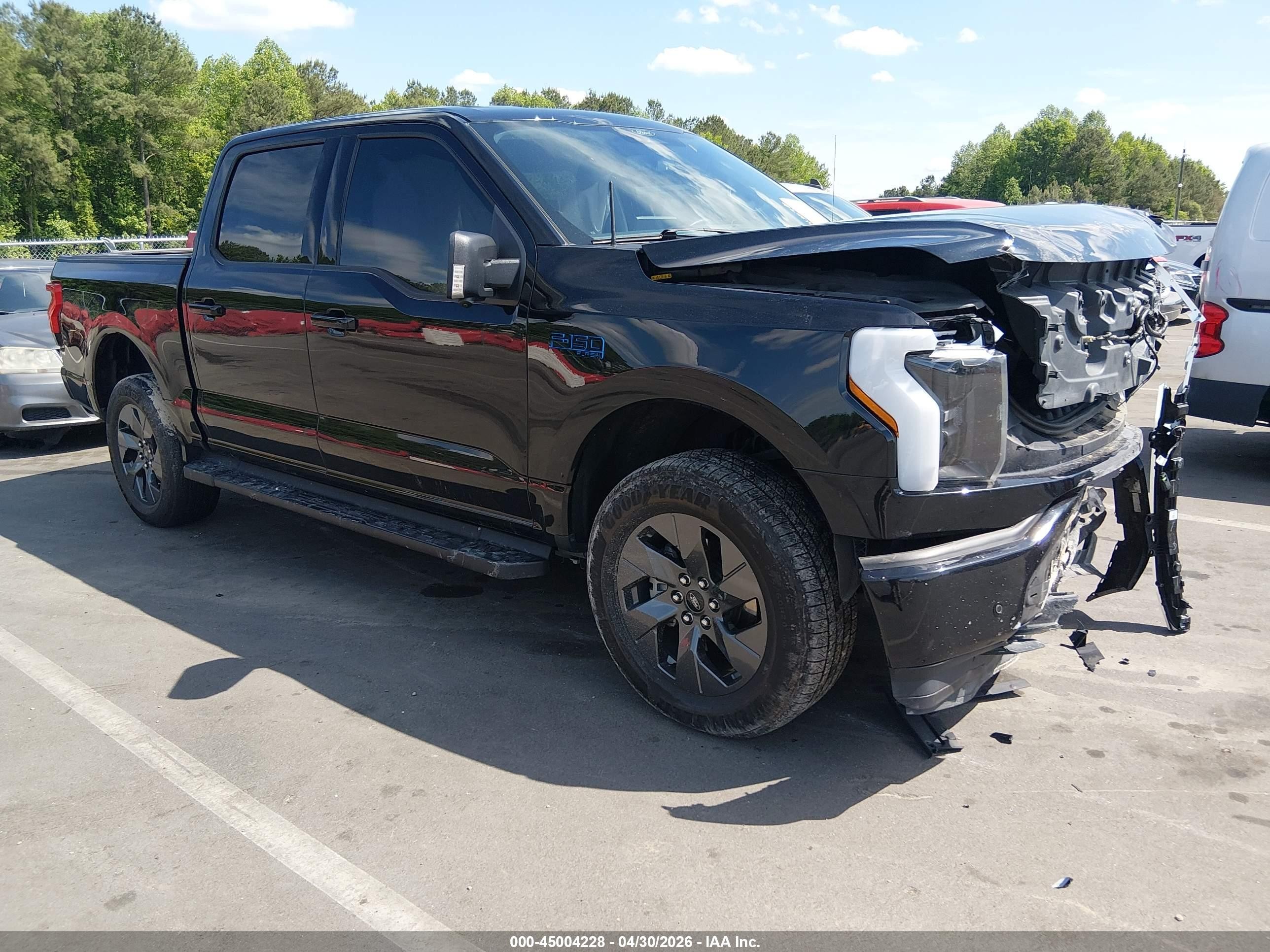 2024 Ford F-150 Lightning Flash, VIN 1FT6W3L77RWG04027 — Front end