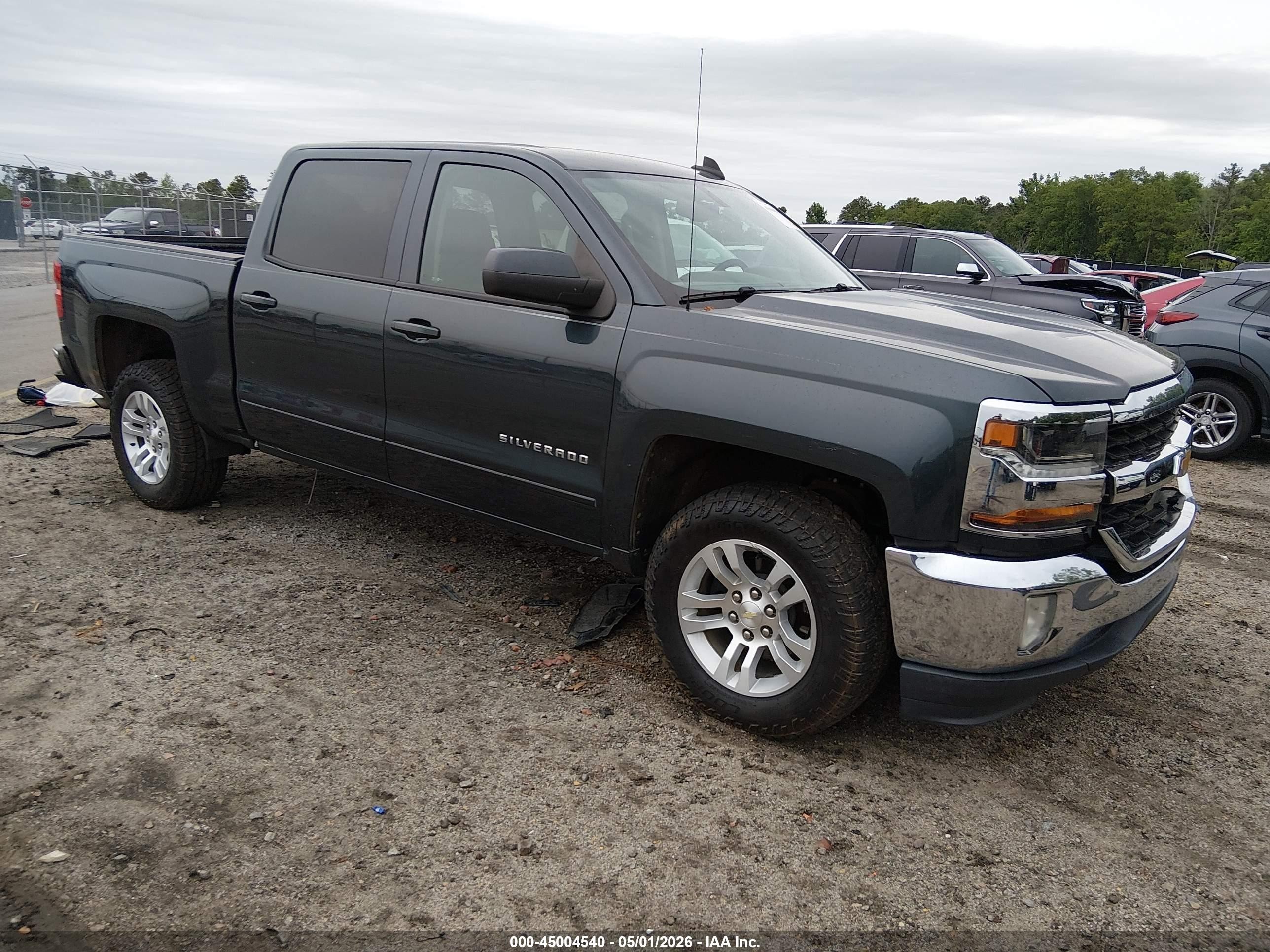 2018 Chevrolet Silverado 1500 LT, VIN 3GCPCREC1JG488093 — Front end