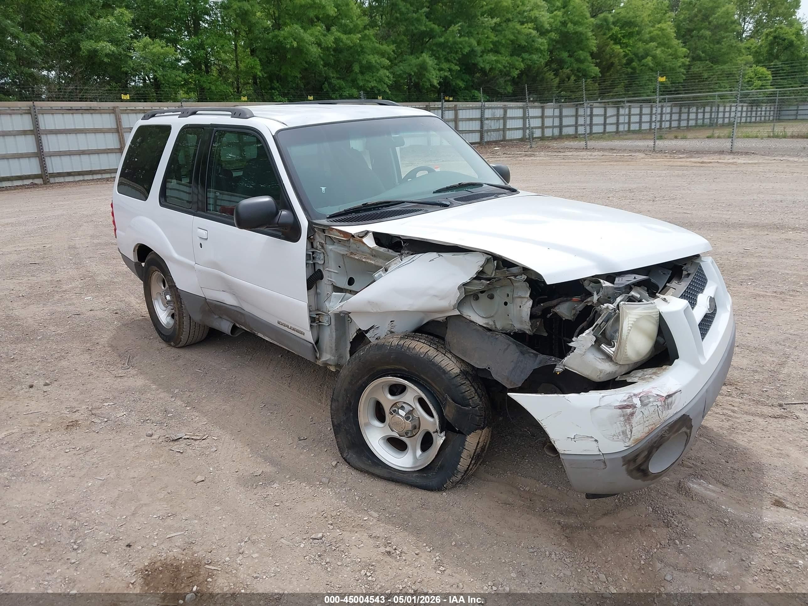 2001 Ford Explorer Sport, VIN 1FMYU70E31UA68570 — Front end