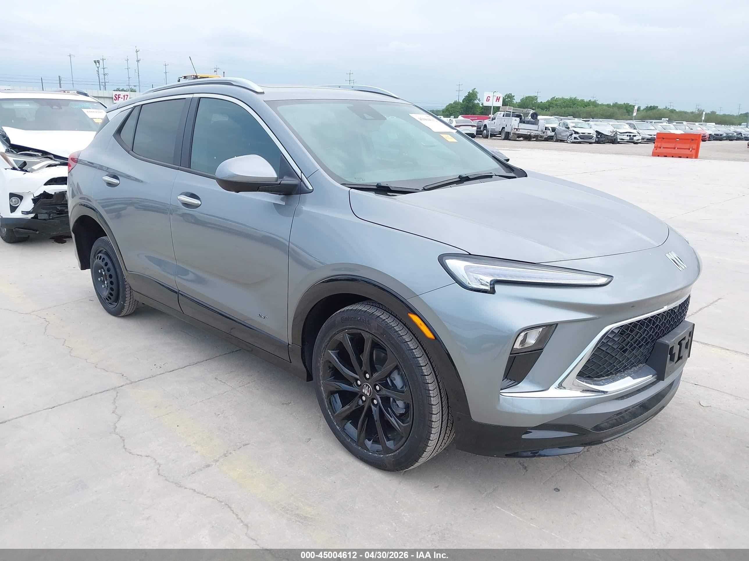 2026 Buick Encore GX Sport Touring, VIN KL4AMDSL2TB030742 — Зад