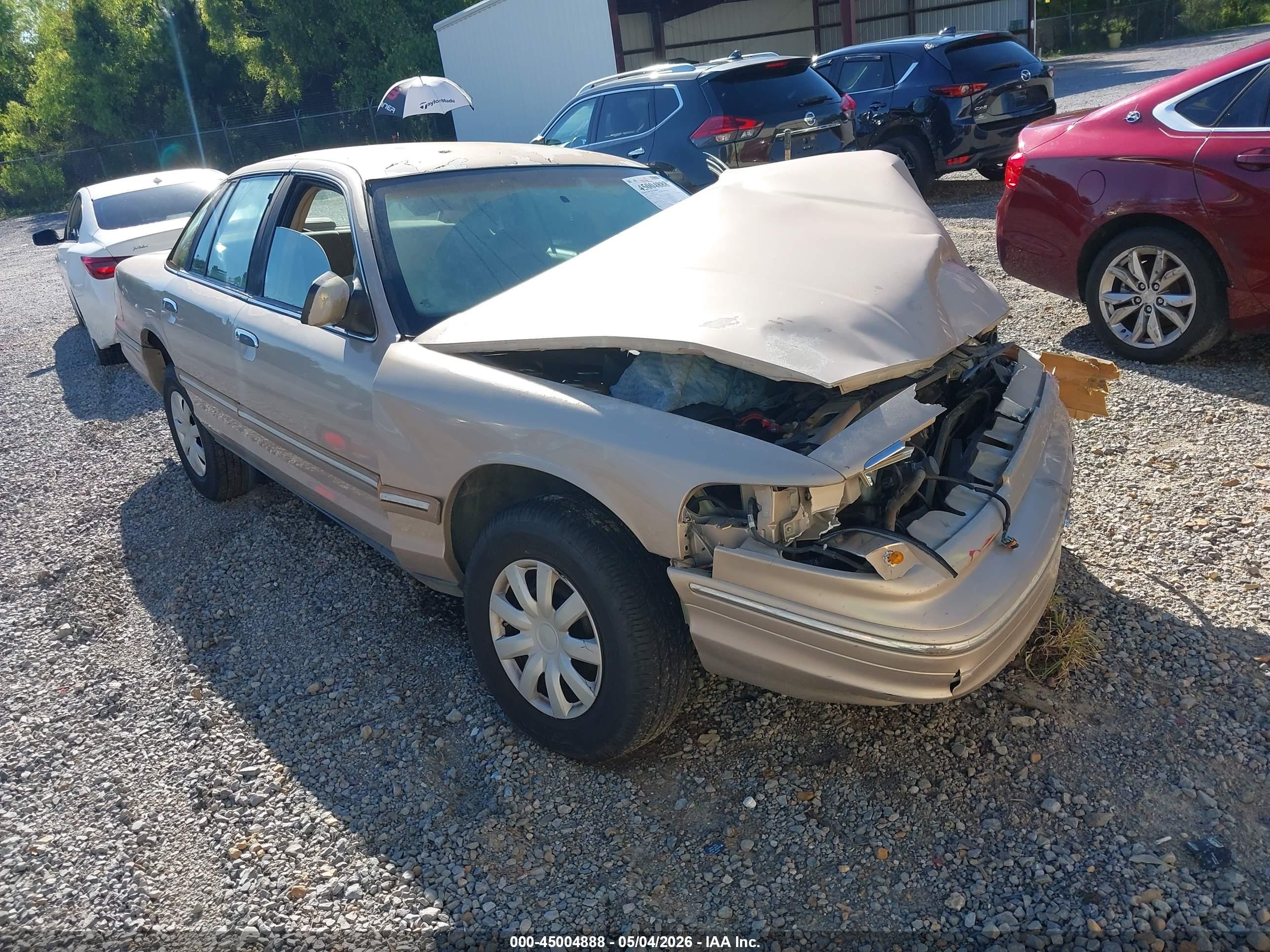 1997 Ford Crown Victoria, VIN 2FALP73W4VX108542 — Front end