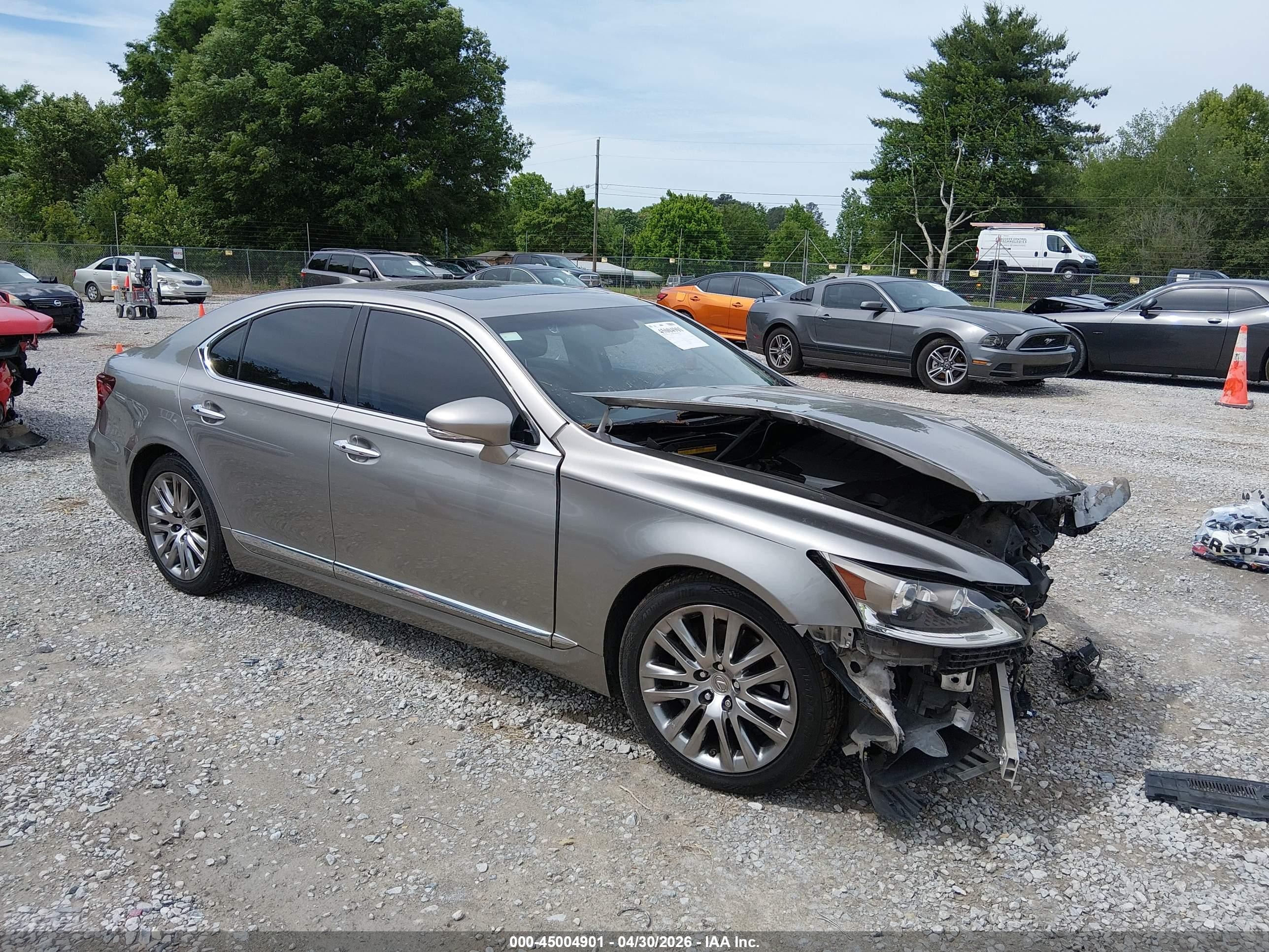 2016 Lexus LS 460, VIN JTHBL5EF8G5140416 — Front end