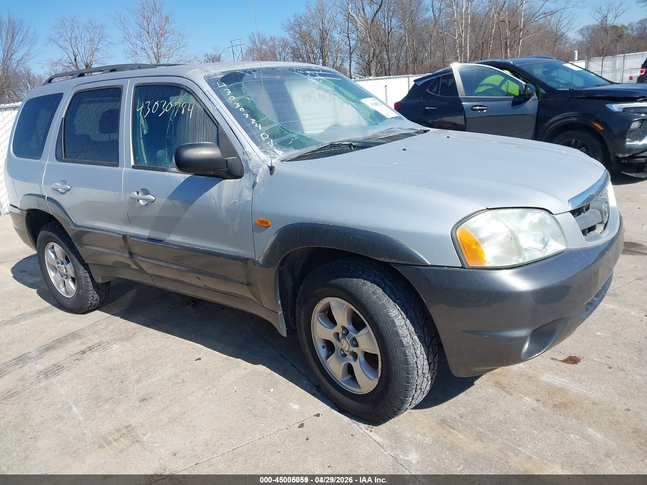 2004 Mazda Tribute LX, VIN 4F2YZ04154KM02473 — Front end