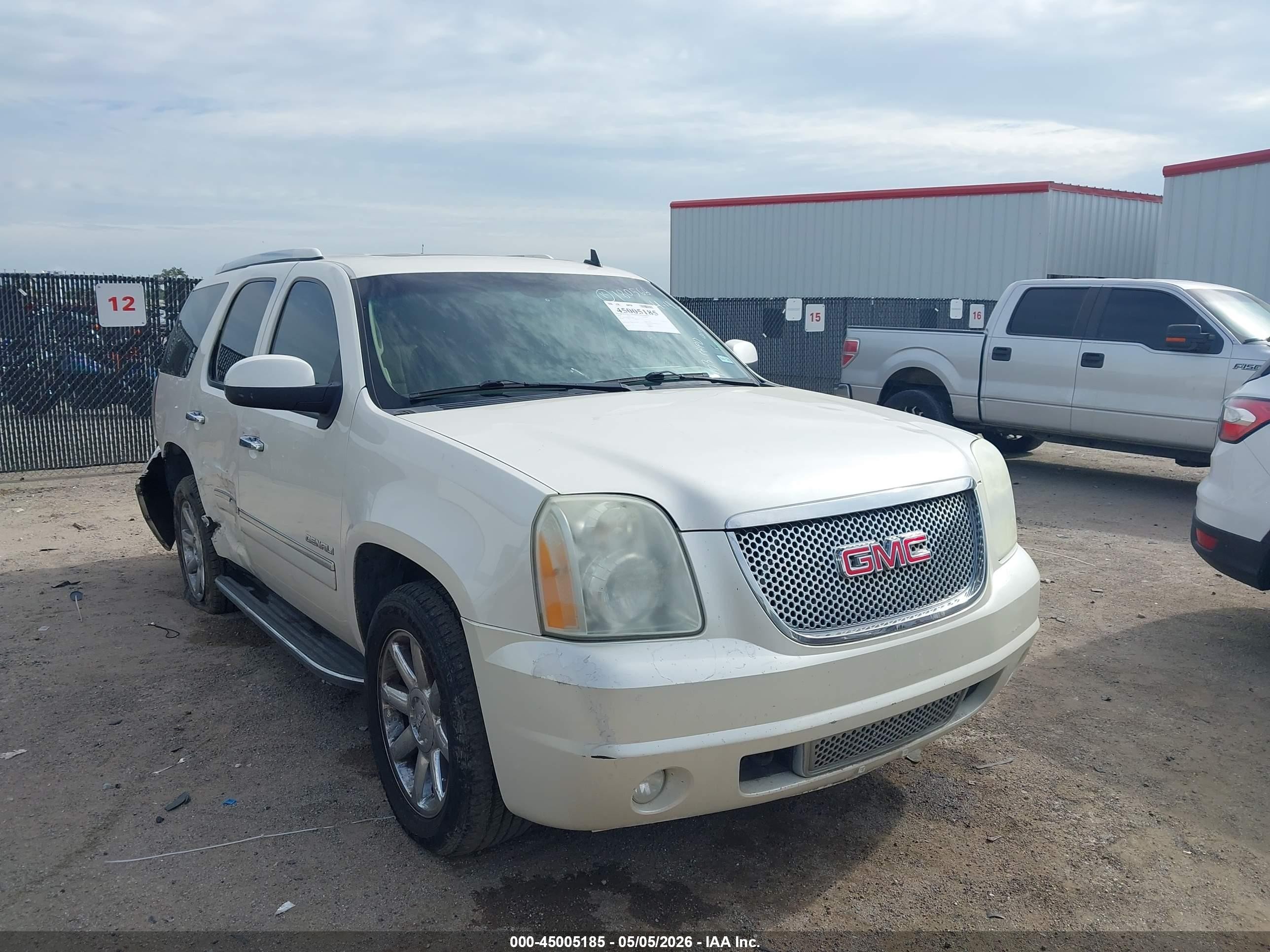 2012 GMC Yukon Denali, VIN 1GKS1EEF0CR107487 — Side