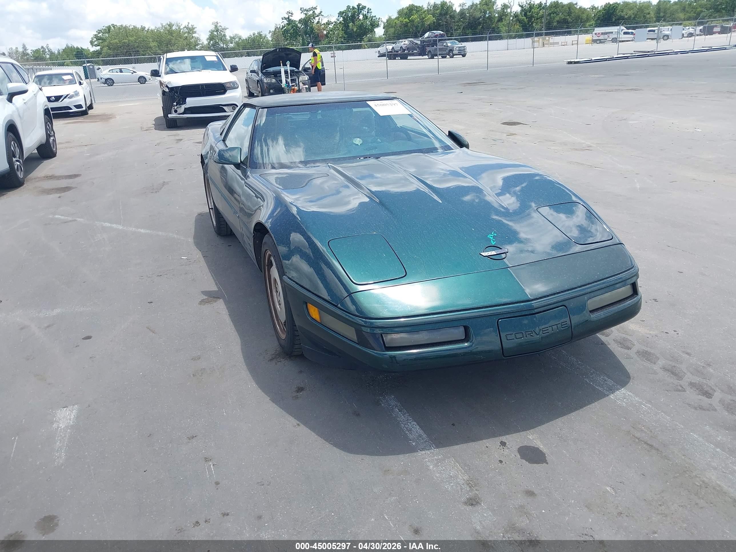 1993 Chevrolet Corvette, VIN 1G1YY23P5P5108801 — Side