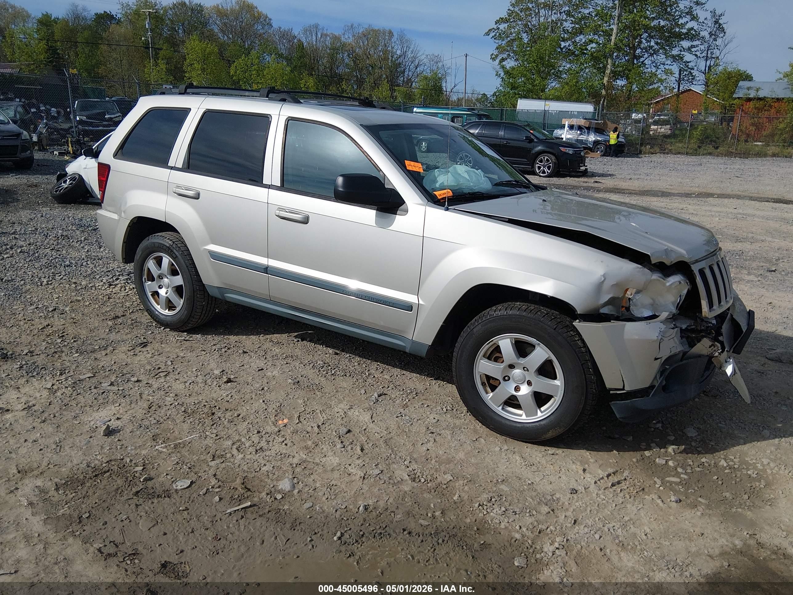 2009 Jeep Grand Cherokee Laredo, VIN 1J8GR48K19C536414 — Front end