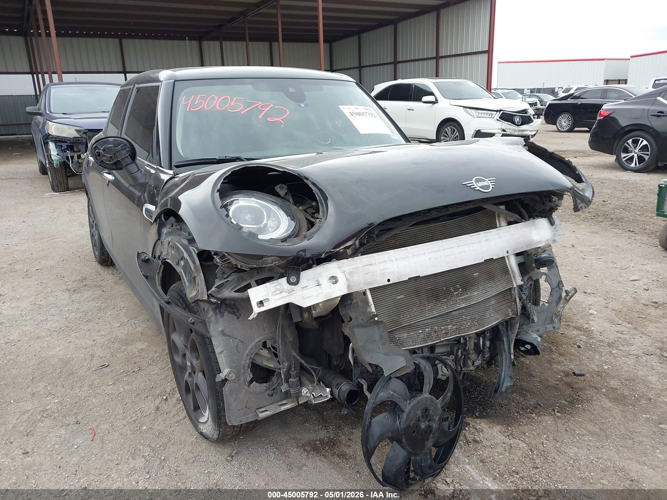 2021 MINI Hardtop 4 Door Cooper, VIN WMWXU7C0XM2P34689 — Перед