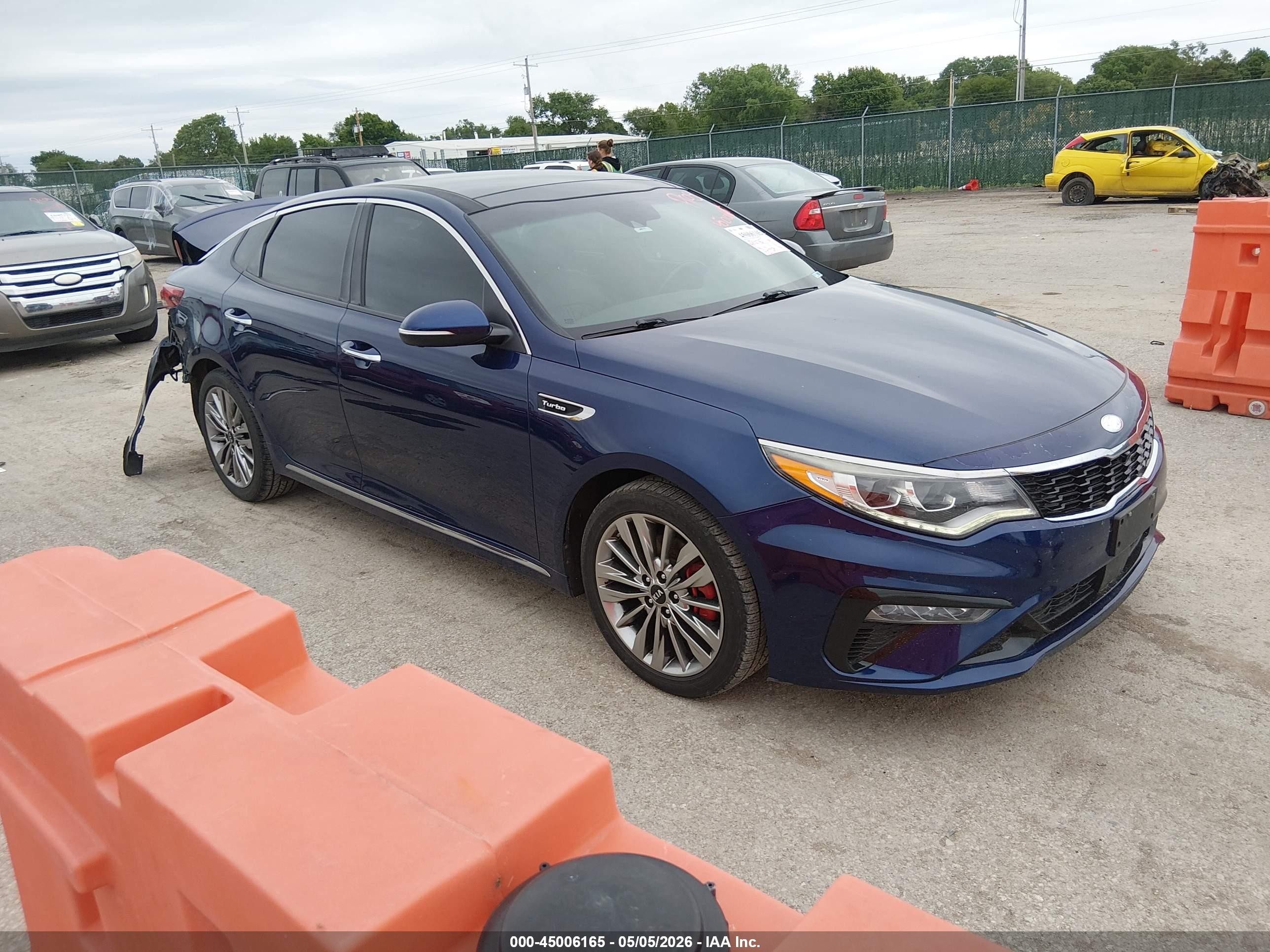 2019 Kia Optima SX, VIN 5XXGV4L23KG285377 — Rear end