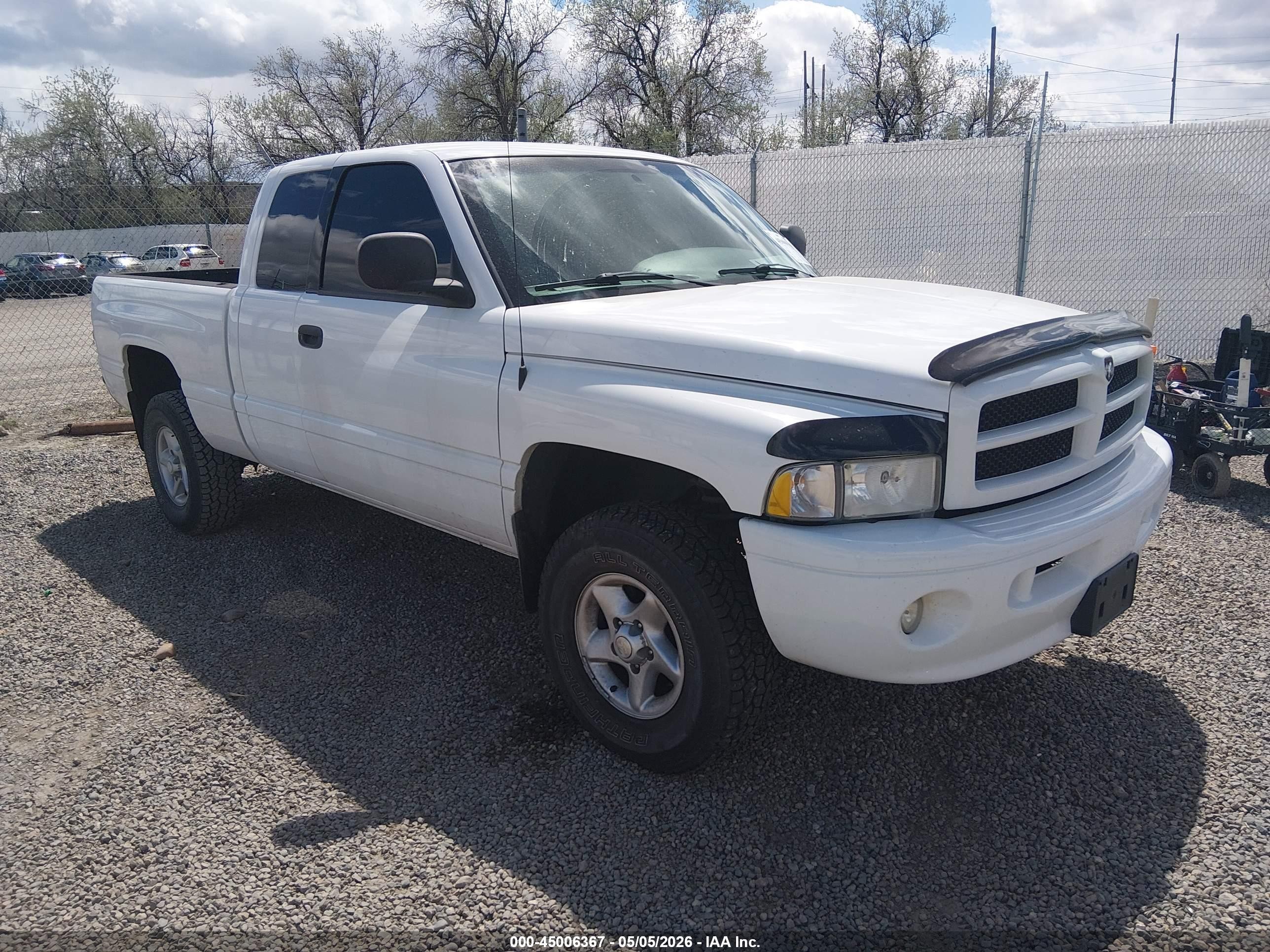 2001 Dodge 1500, VIN 1B7HF13Z01J231445 — Front end