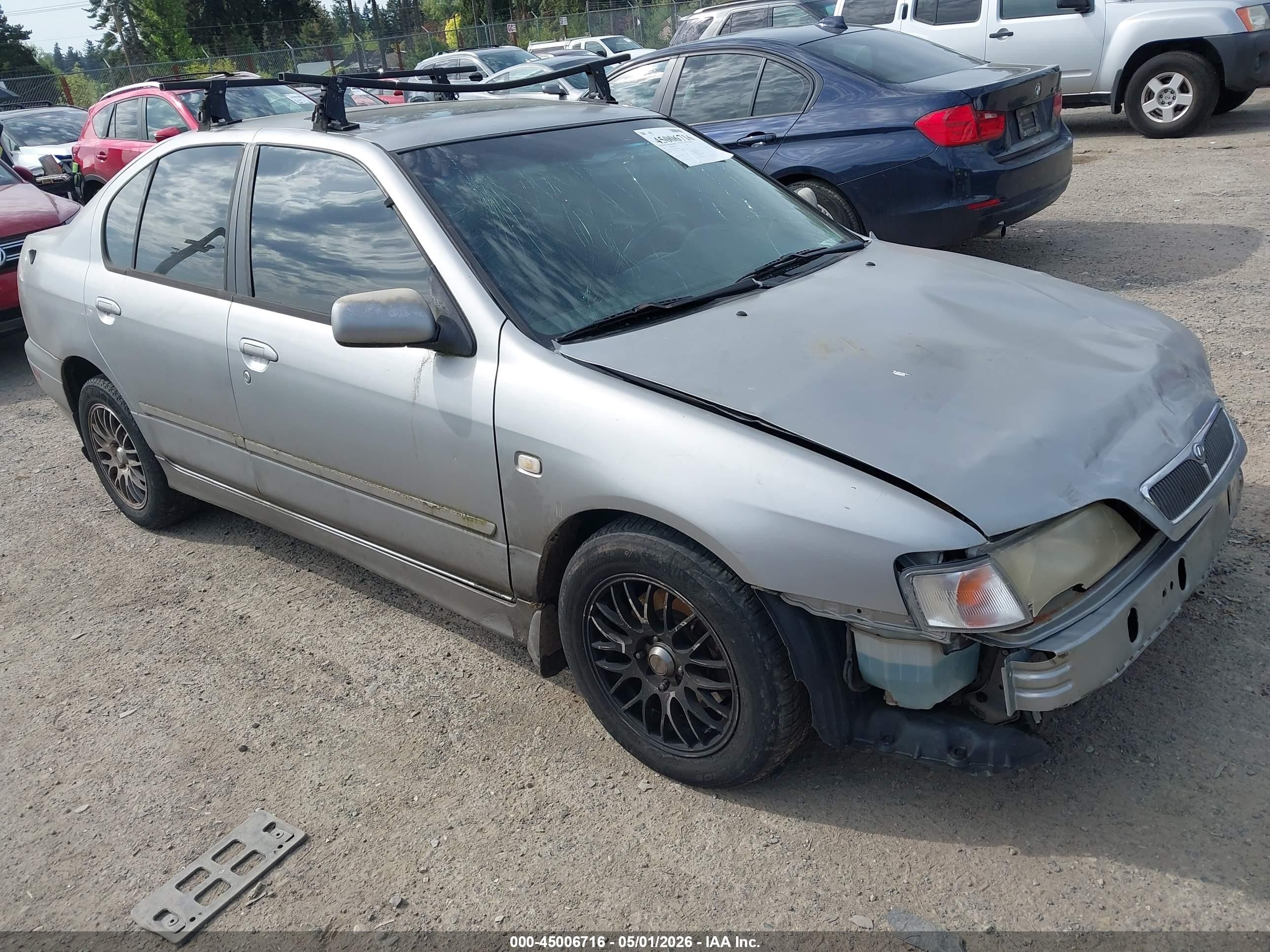 2001 Infiniti G20 Luxury, VIN JNKCP11A41T403810 — Front end