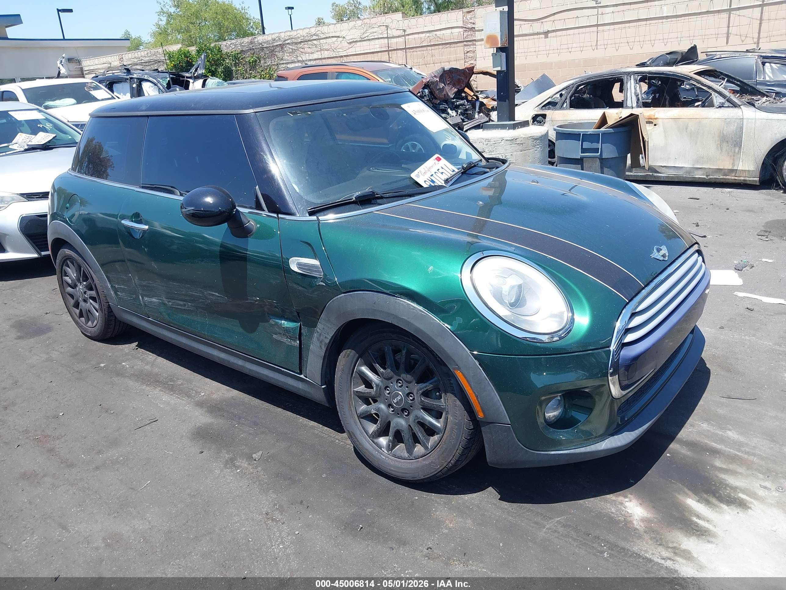 2015 MINI Hardtop, VIN WMWXM5C55FT937700 — Бок