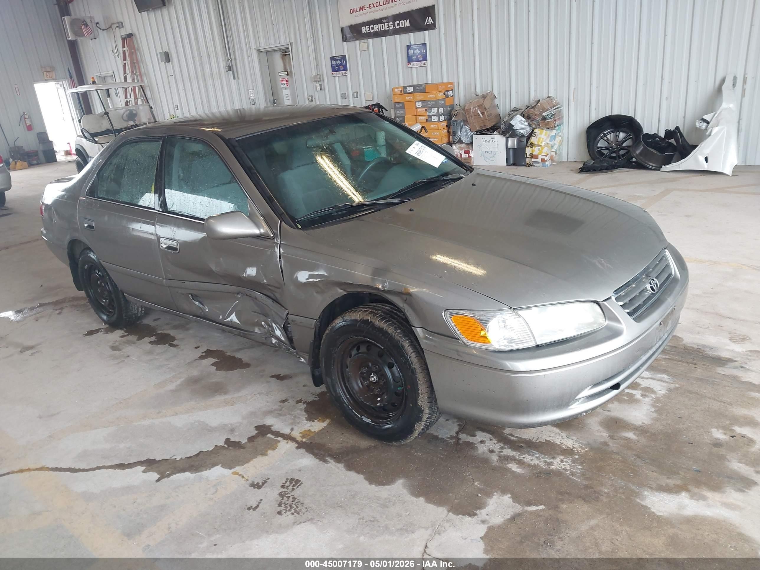2000 Toyota Camry LE, VIN 4T1BF22K6YU095679 — Side