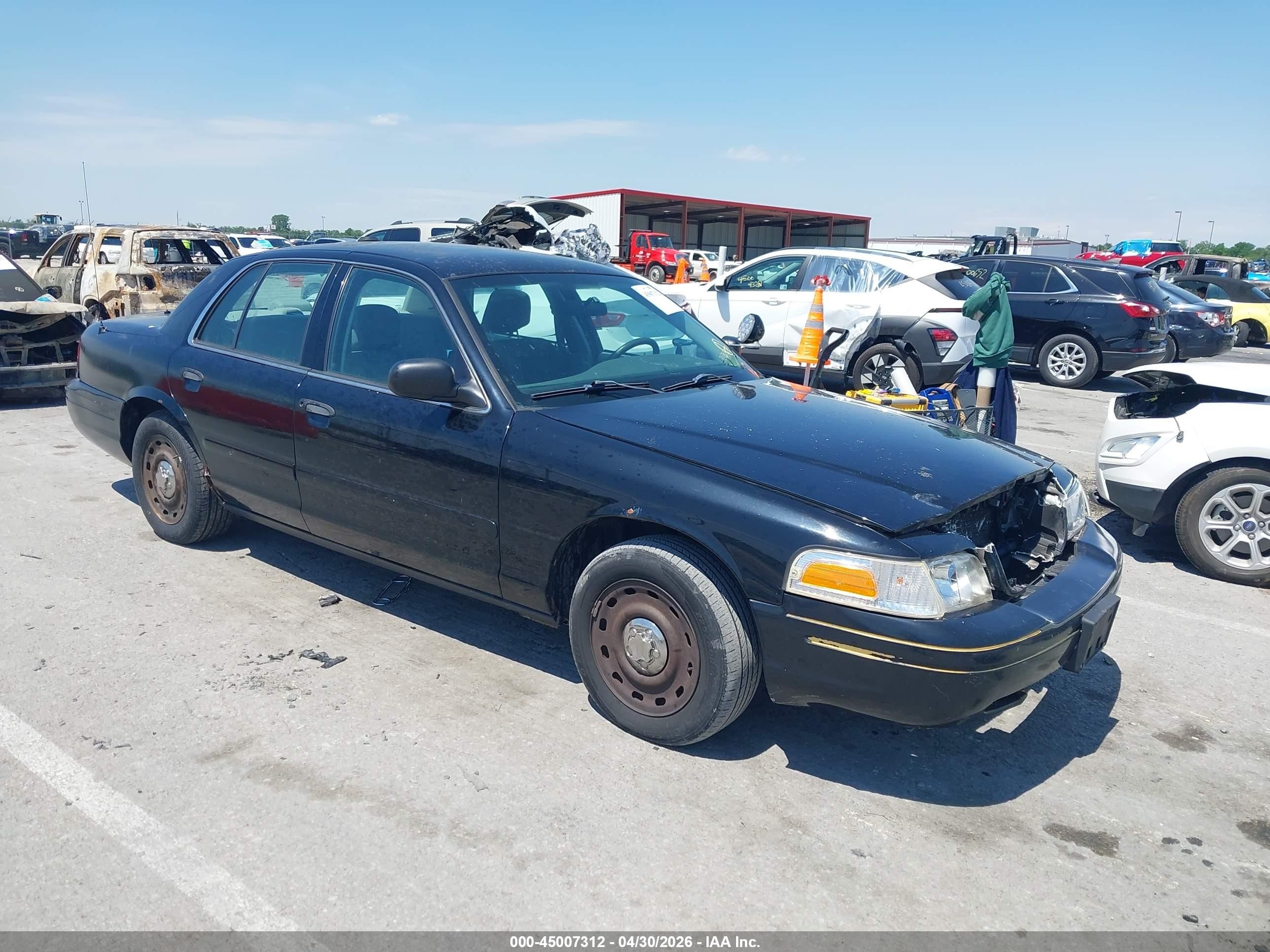 2005 Ford Police Interceptor, VIN 2FAFP71W45X115538 — Front end