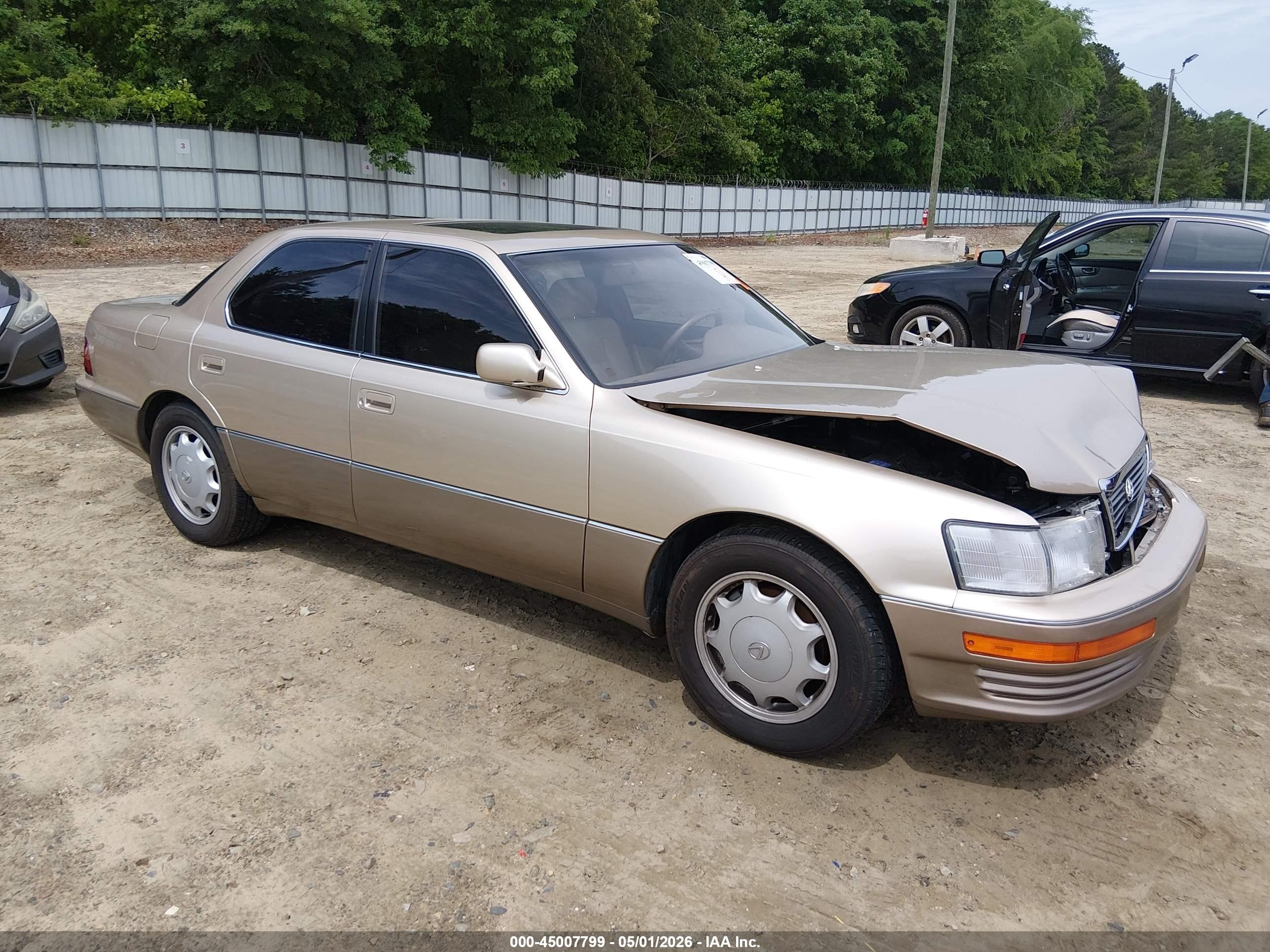 1993 Lexus LS 400, VIN JT8UF11EXP0179320 — Front end