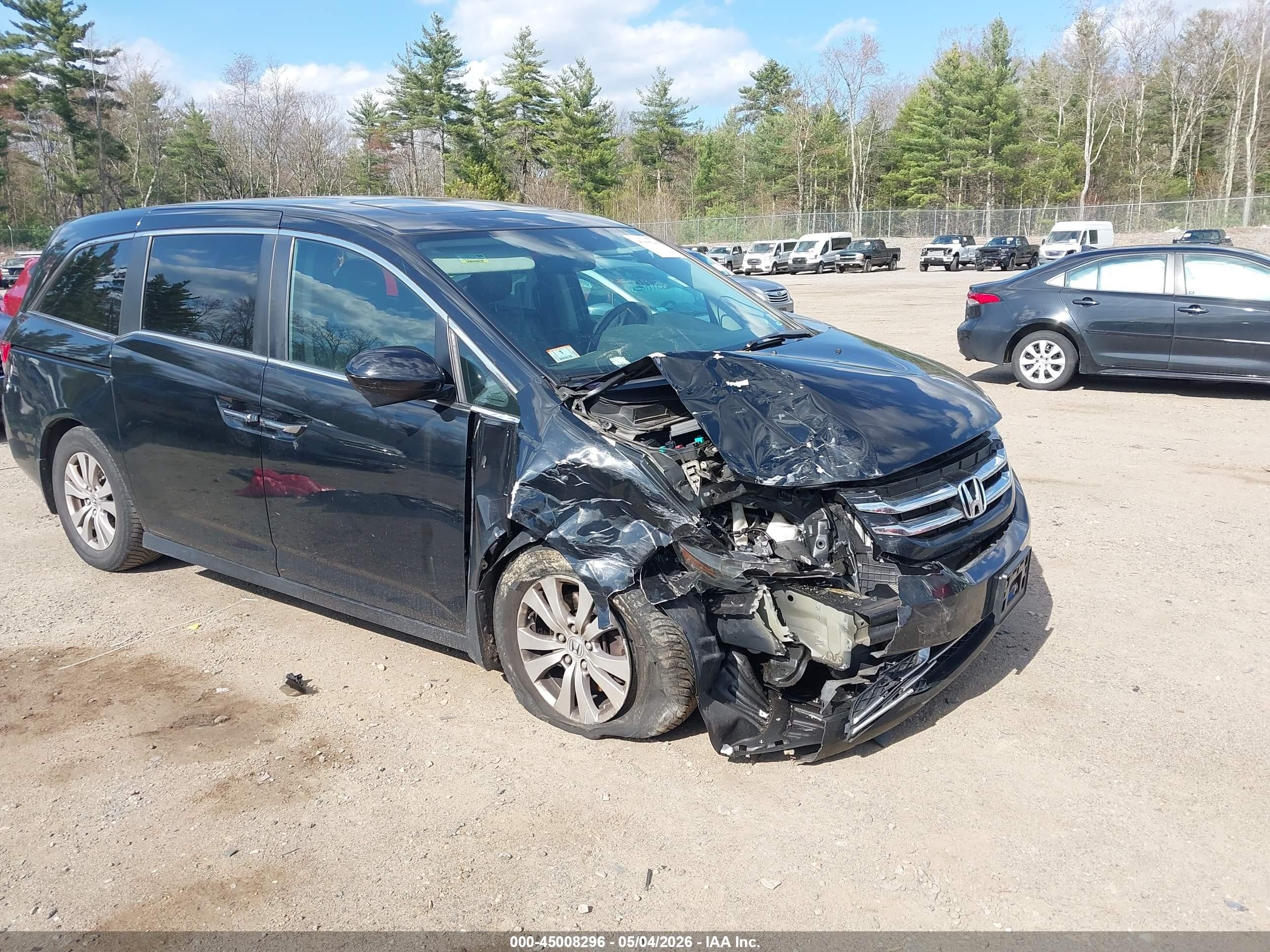 2015 Honda Odyssey EX-L, VIN 5FNRL5H60FB129211 — Front end