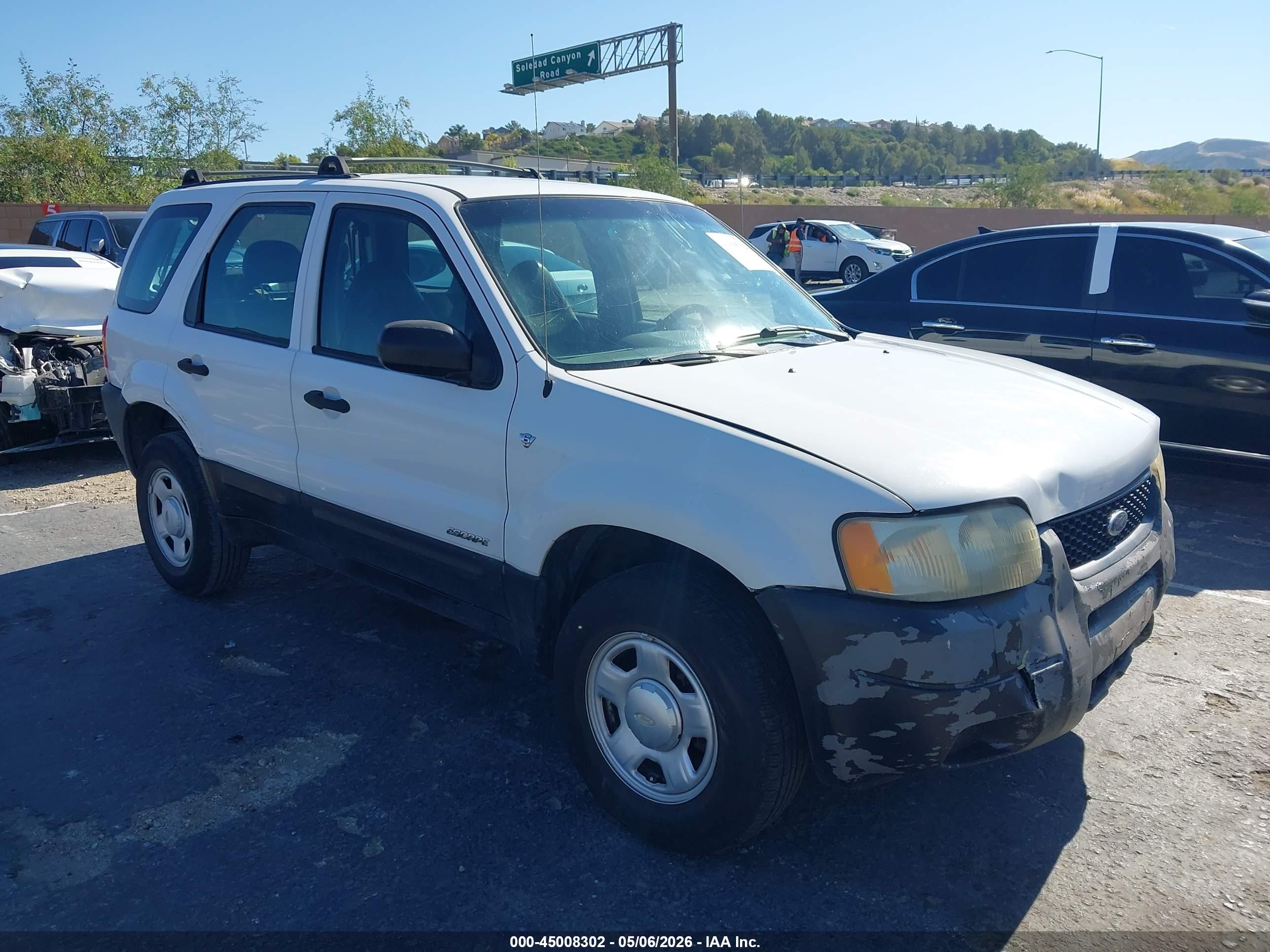 2001 Ford Escape XLS, VIN 1FMYU01131KA26057 — Перед