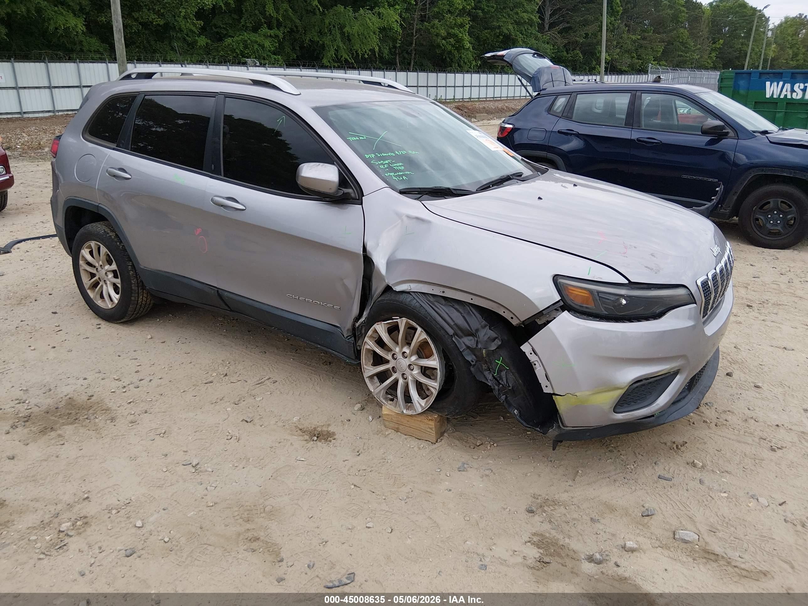 2020 Jeep Cherokee Latitude, VIN 1C4PJLCB4LD645595 — Front end