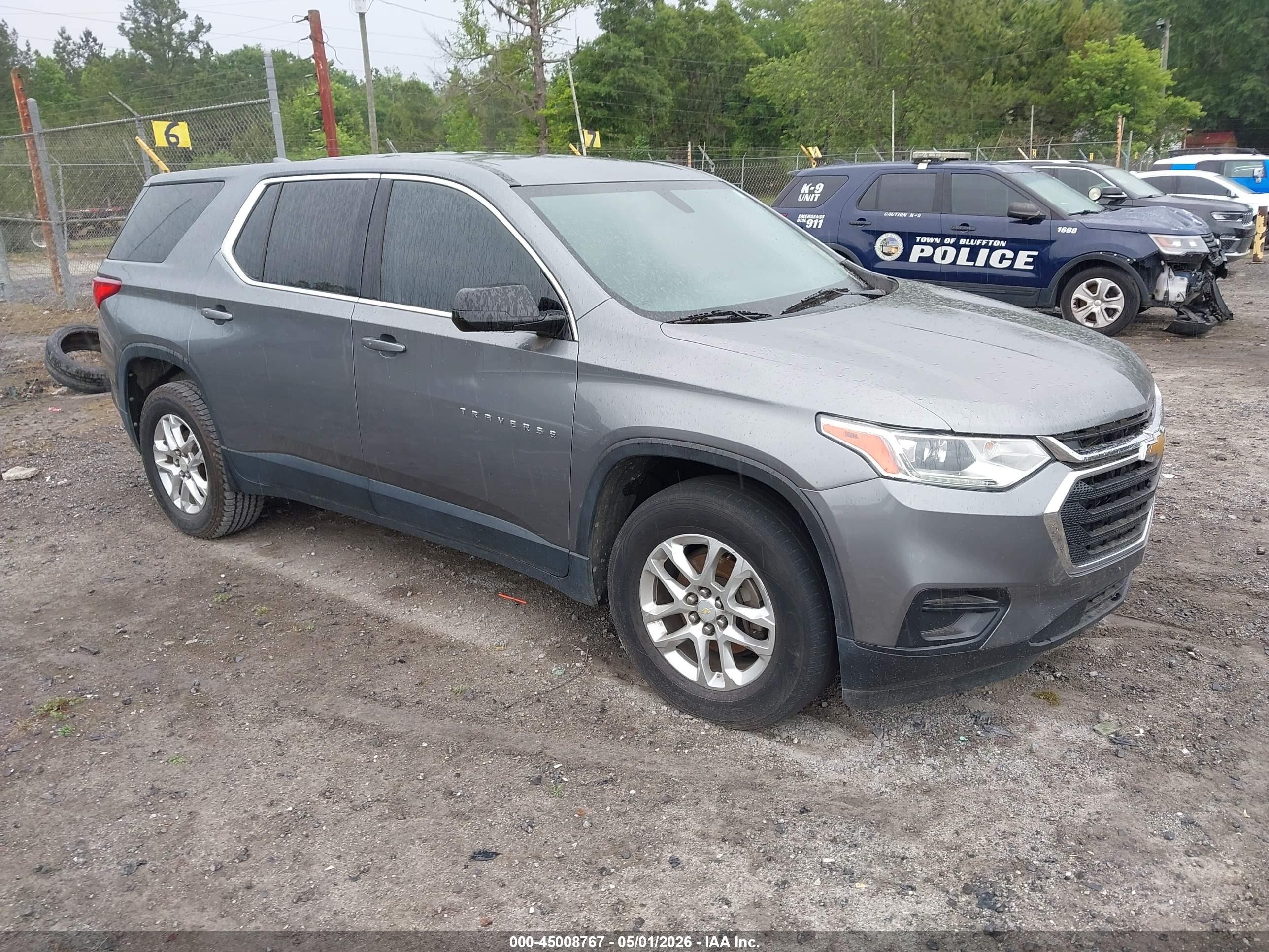 2019 Chevrolet Traverse LS, VIN 1GNERFKW0KJ121292 — Normal wear