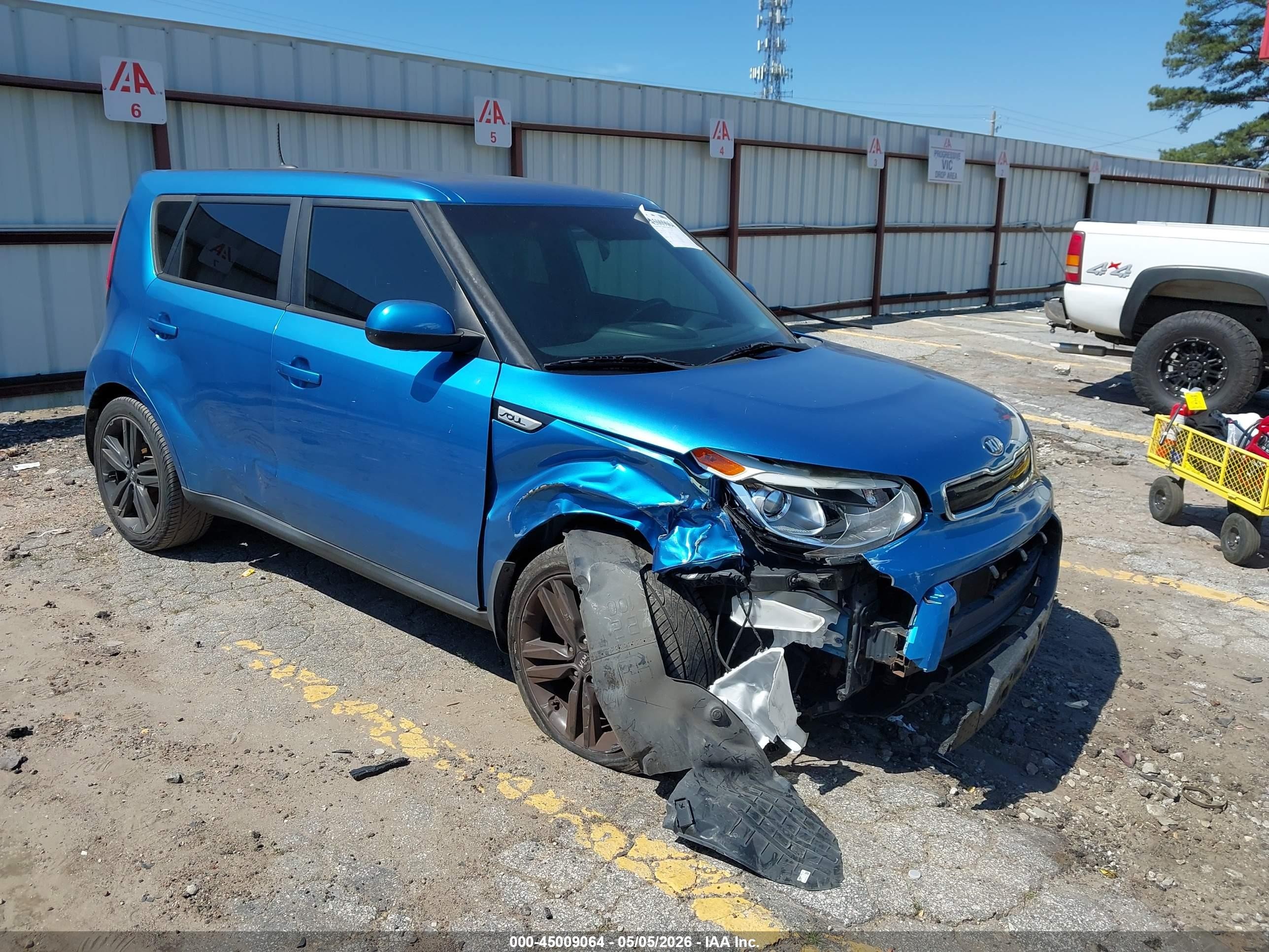 2015 Kia Soul +, VIN KNDJP3A54F7160135 — Front end