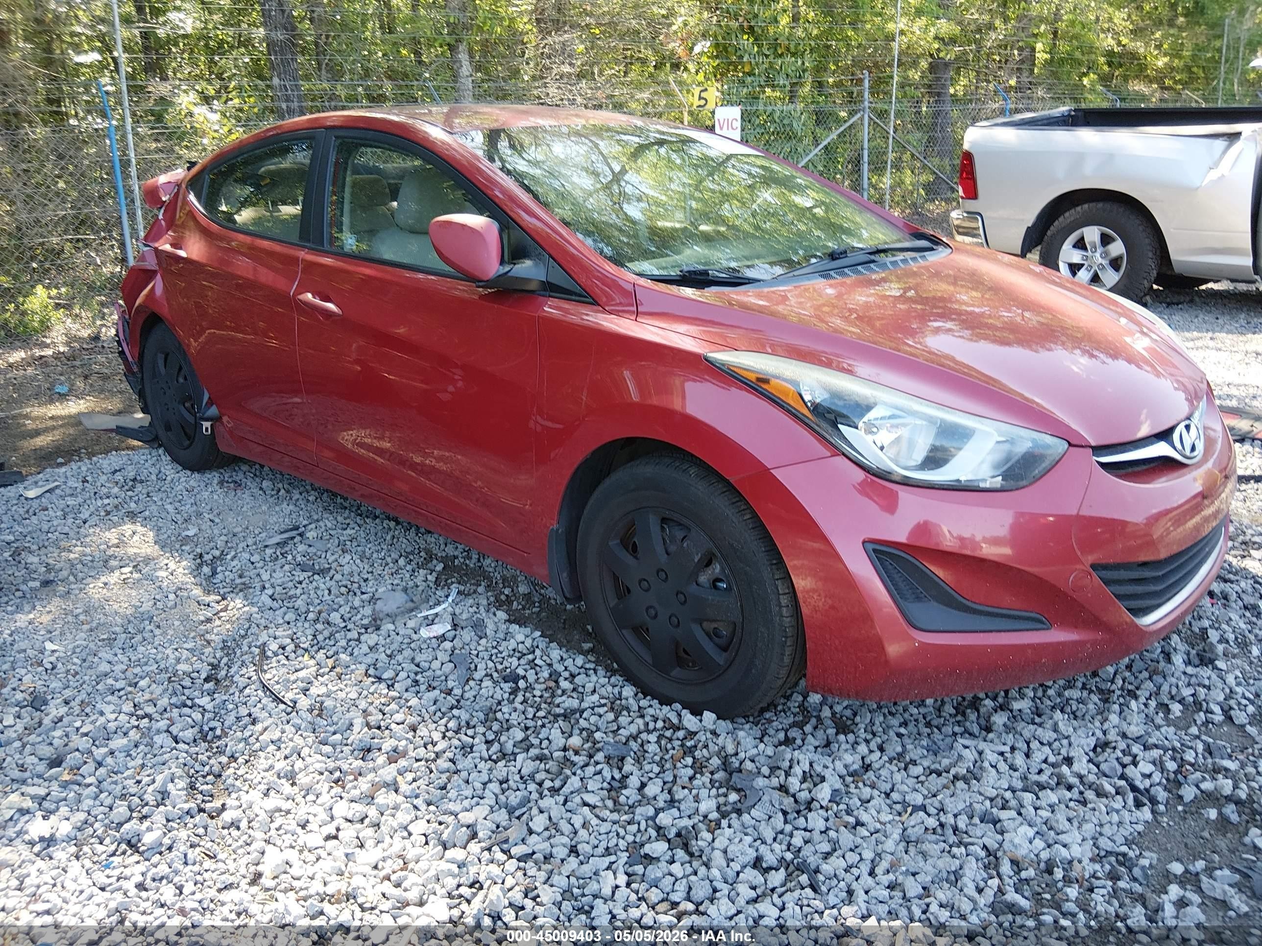 2016 Hyundai Elantra Limited, VIN KMHDH4AE9GU524905 — Rear end