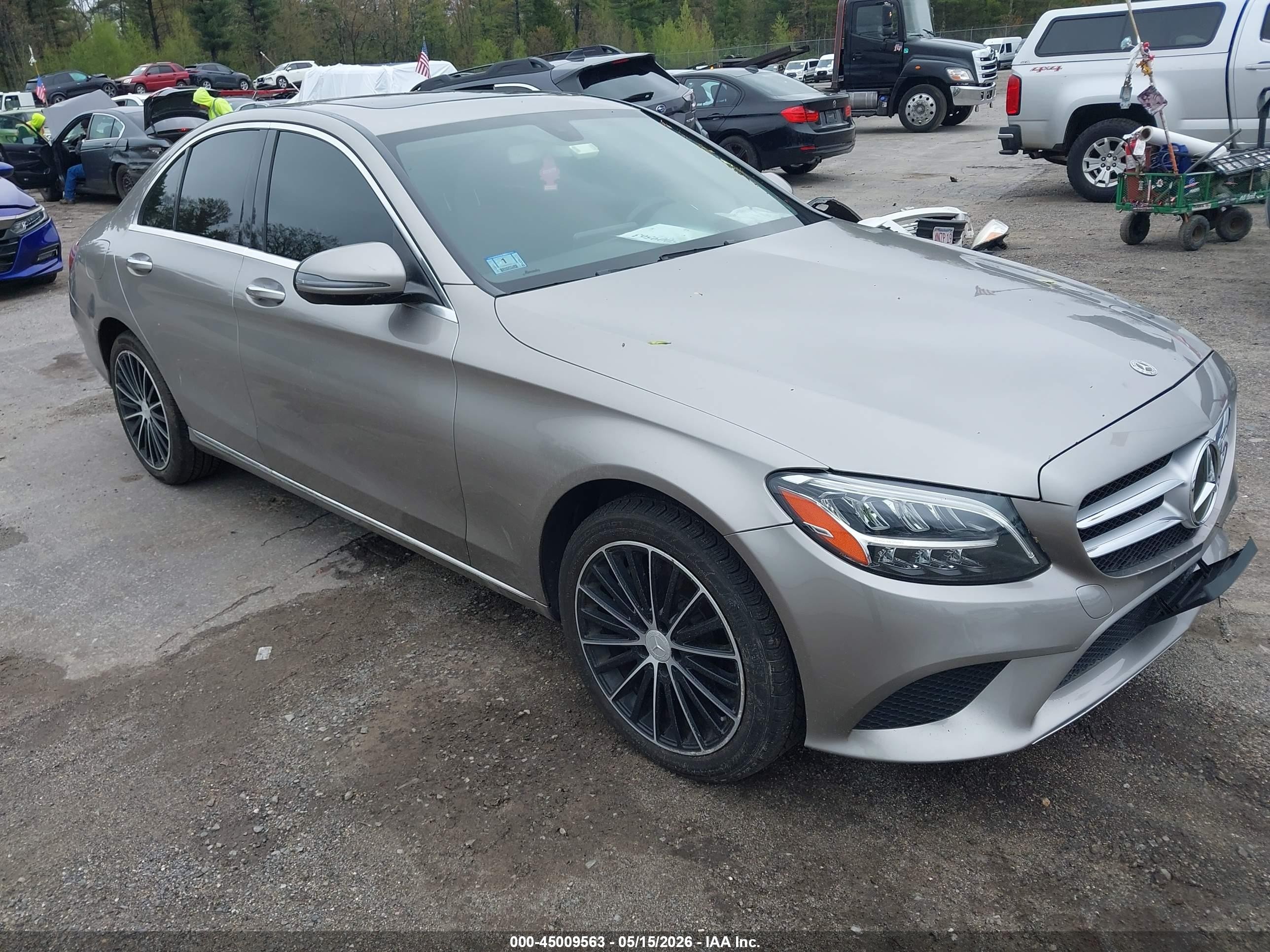 2019 Mercedes-Benz C 300, VIN 55SWF8EB7KU283761 — Side