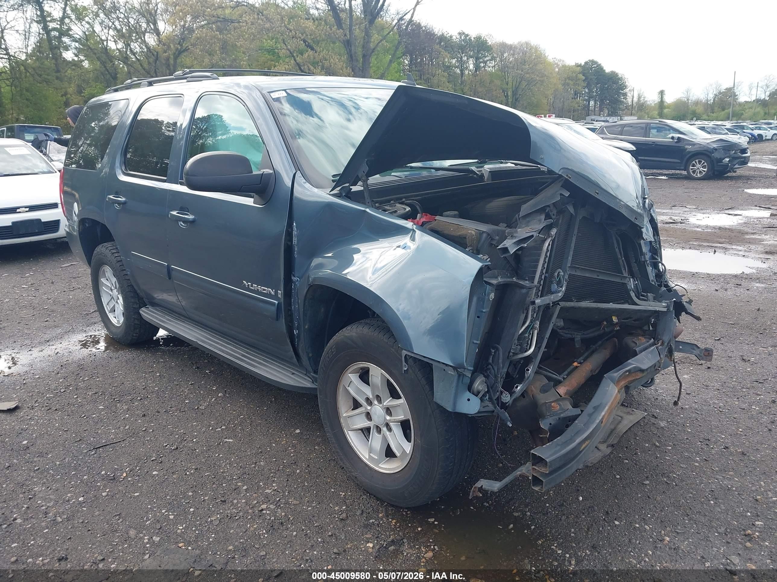 2009 GMC Yukon SLT 4SB, VIN 1GKFK33009R272904 — Front end