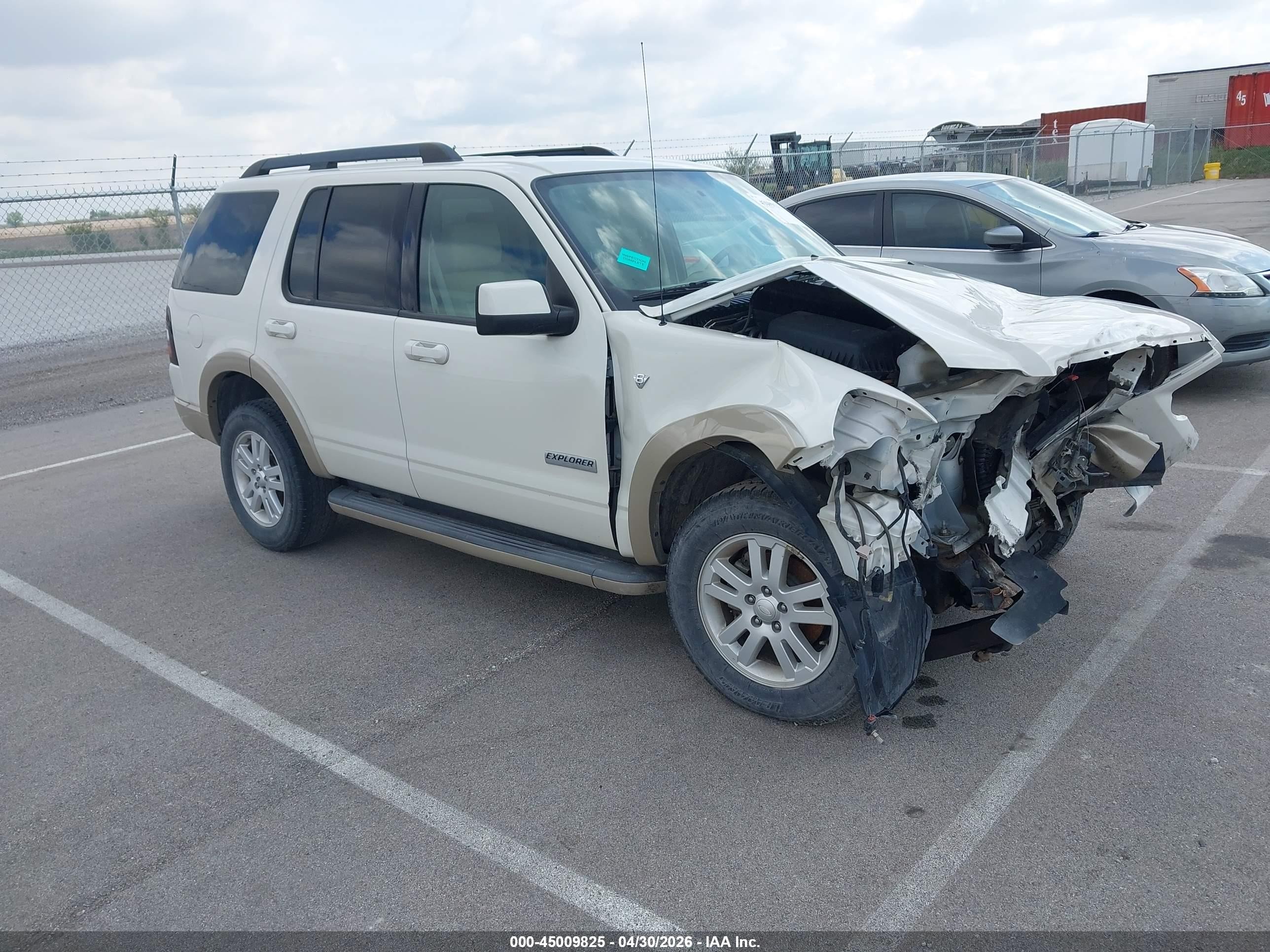 2008 Ford Explorer Eddie Bauer, VIN 1FMEU74808UB07326 — Перед