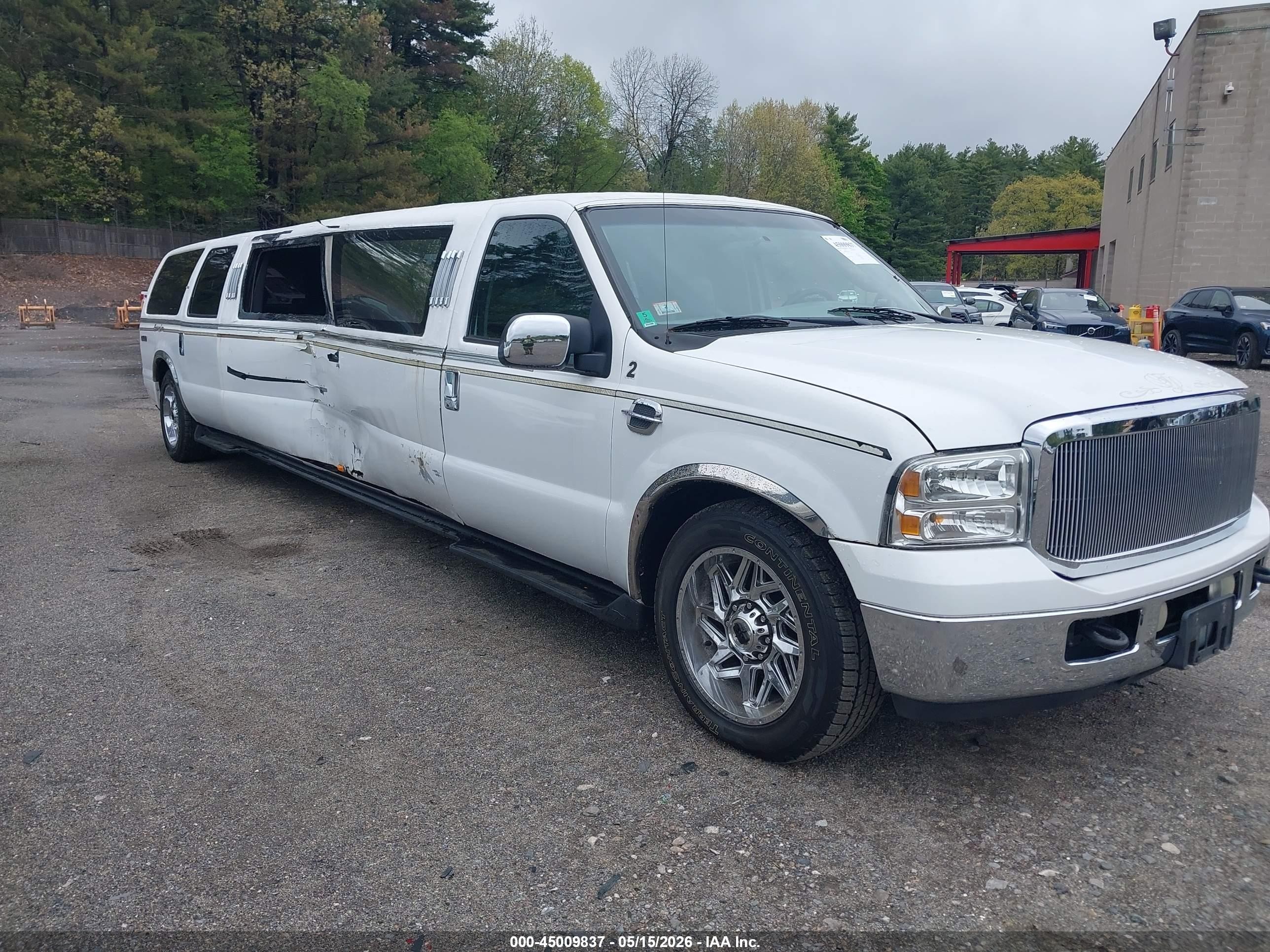 2005 Ford Excursion, VIN 1F1NU40SX5EB36691 — Side