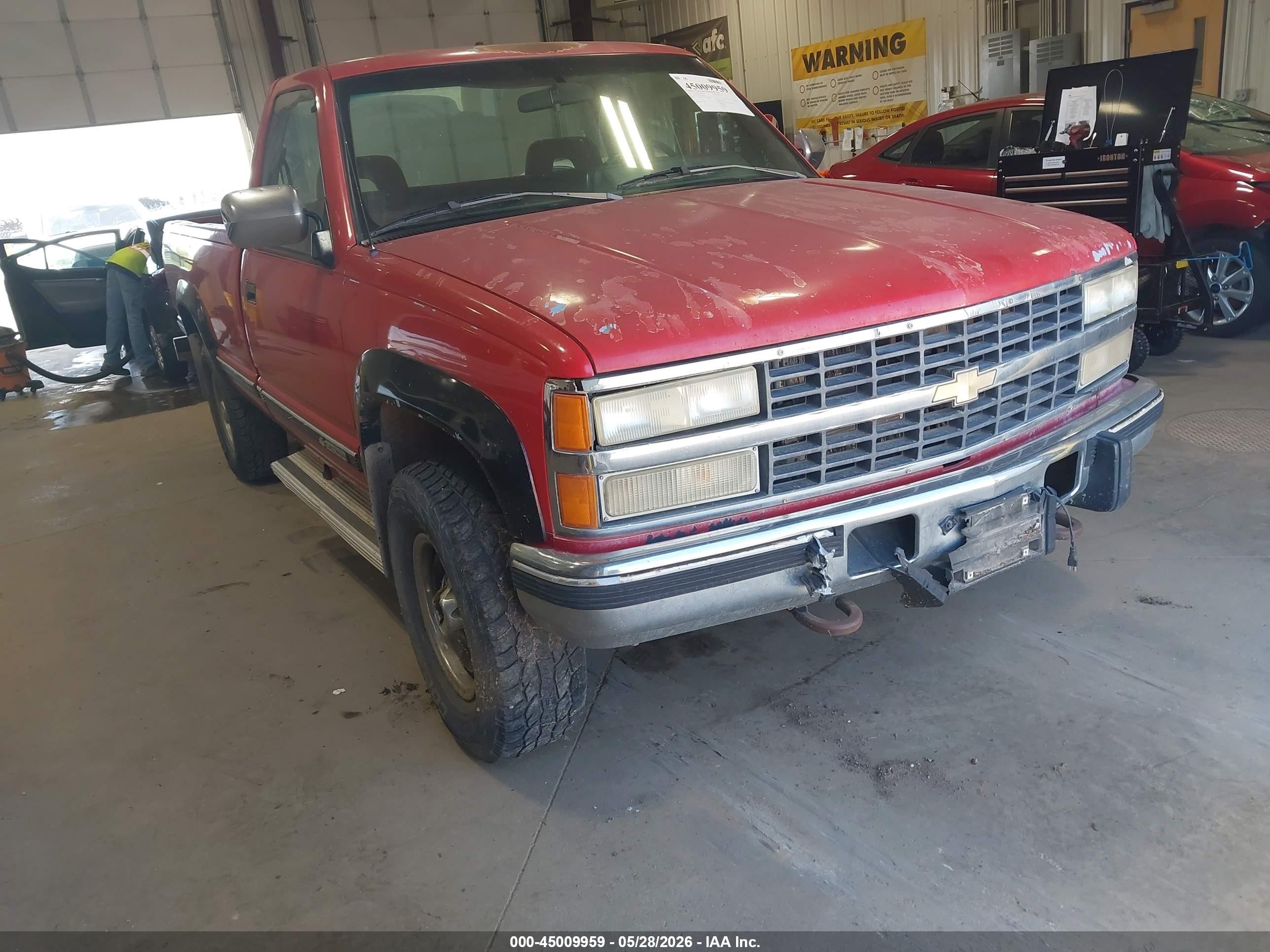 1993 Chevrolet K2500, VIN 1GCGK24FXPE204417 — Rear end